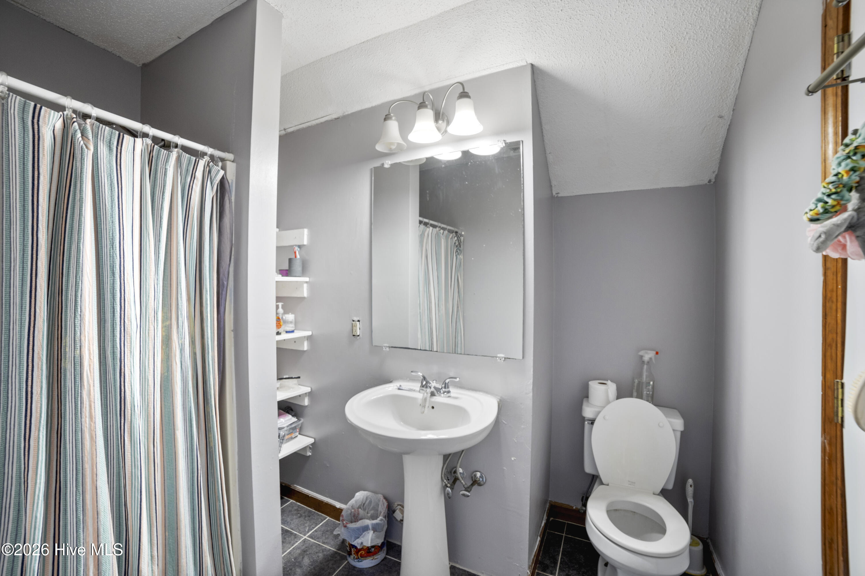 100541663 | Photo 22