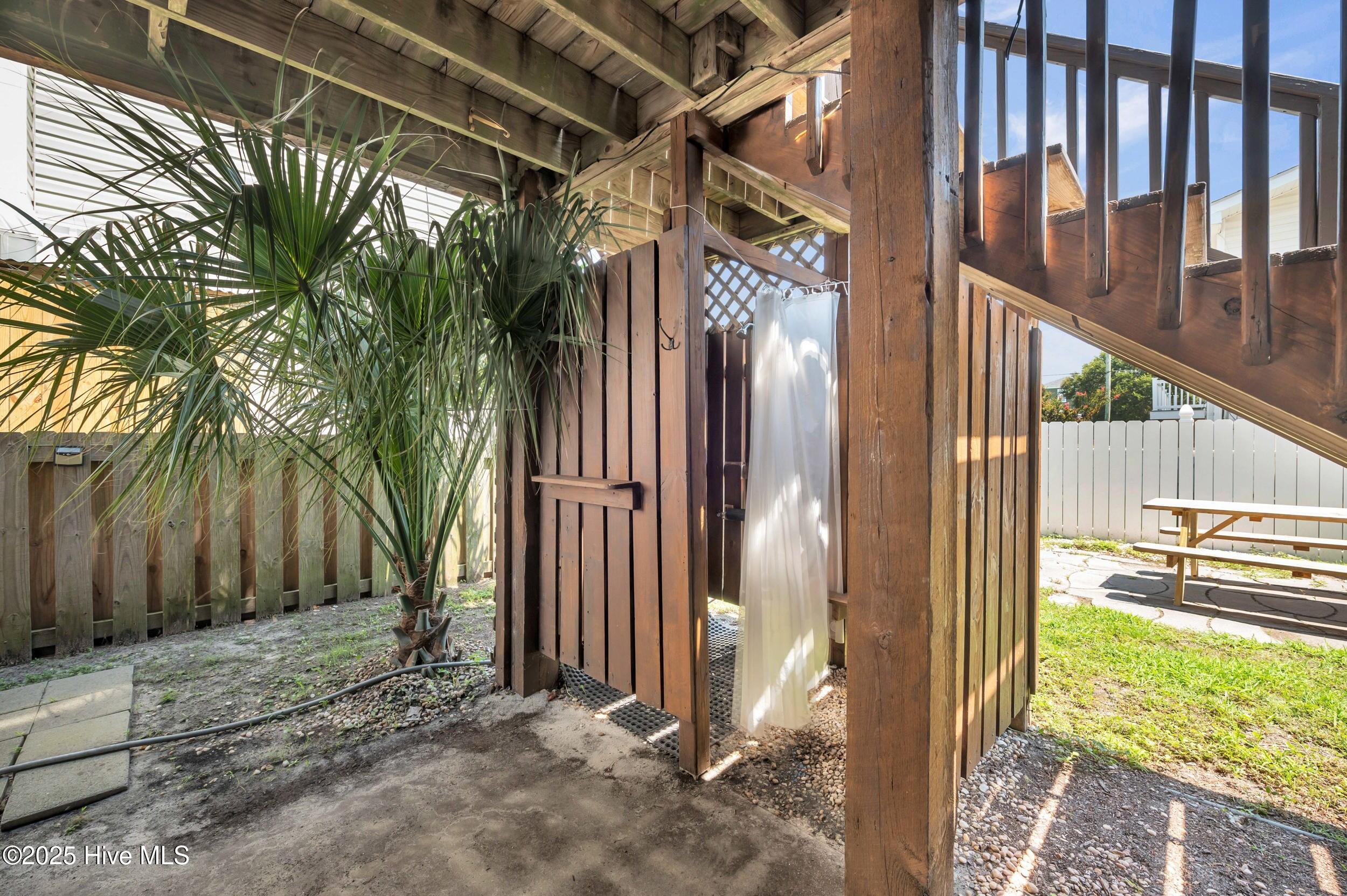 100557973 | Photo 24