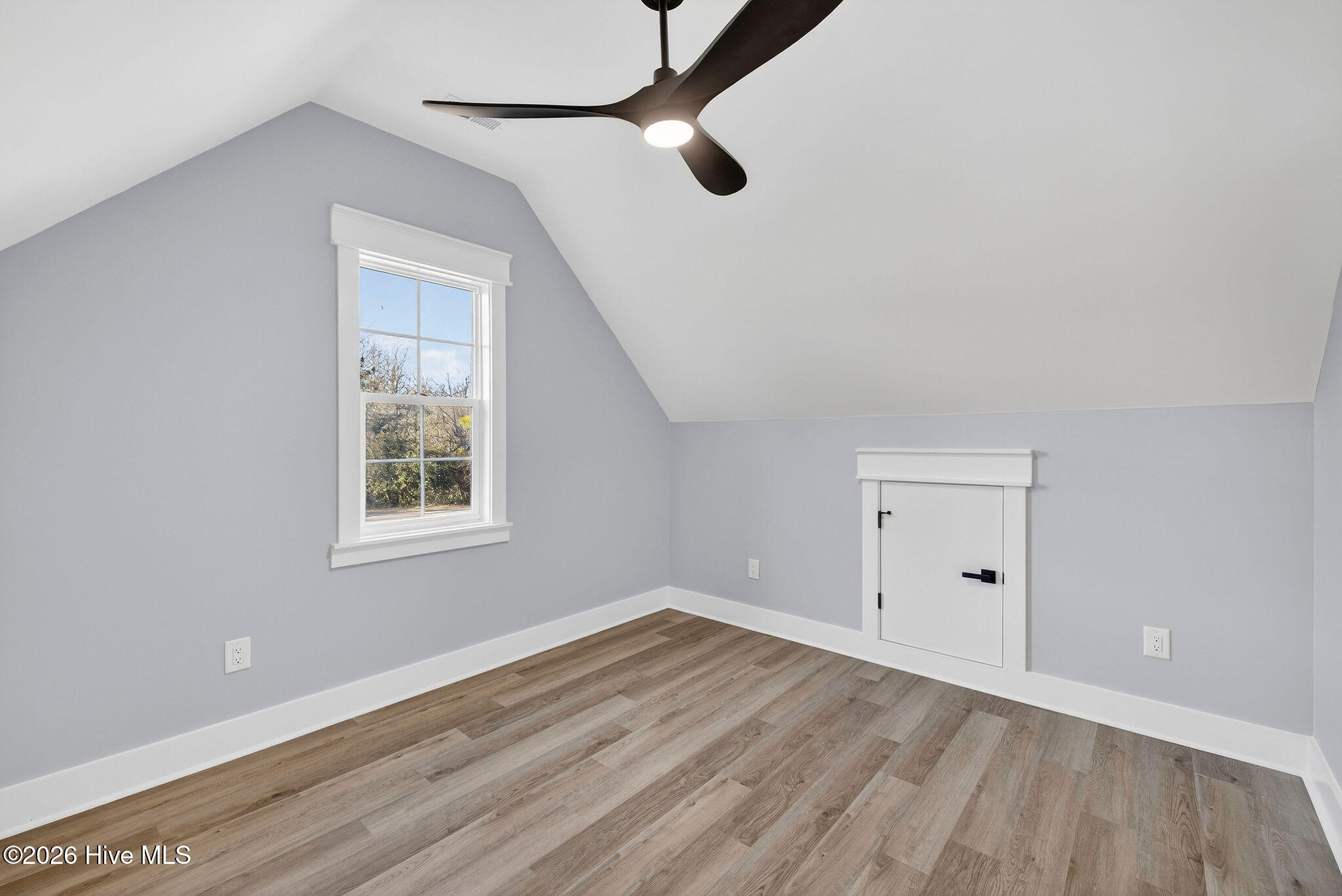 100548792 | Photo 57