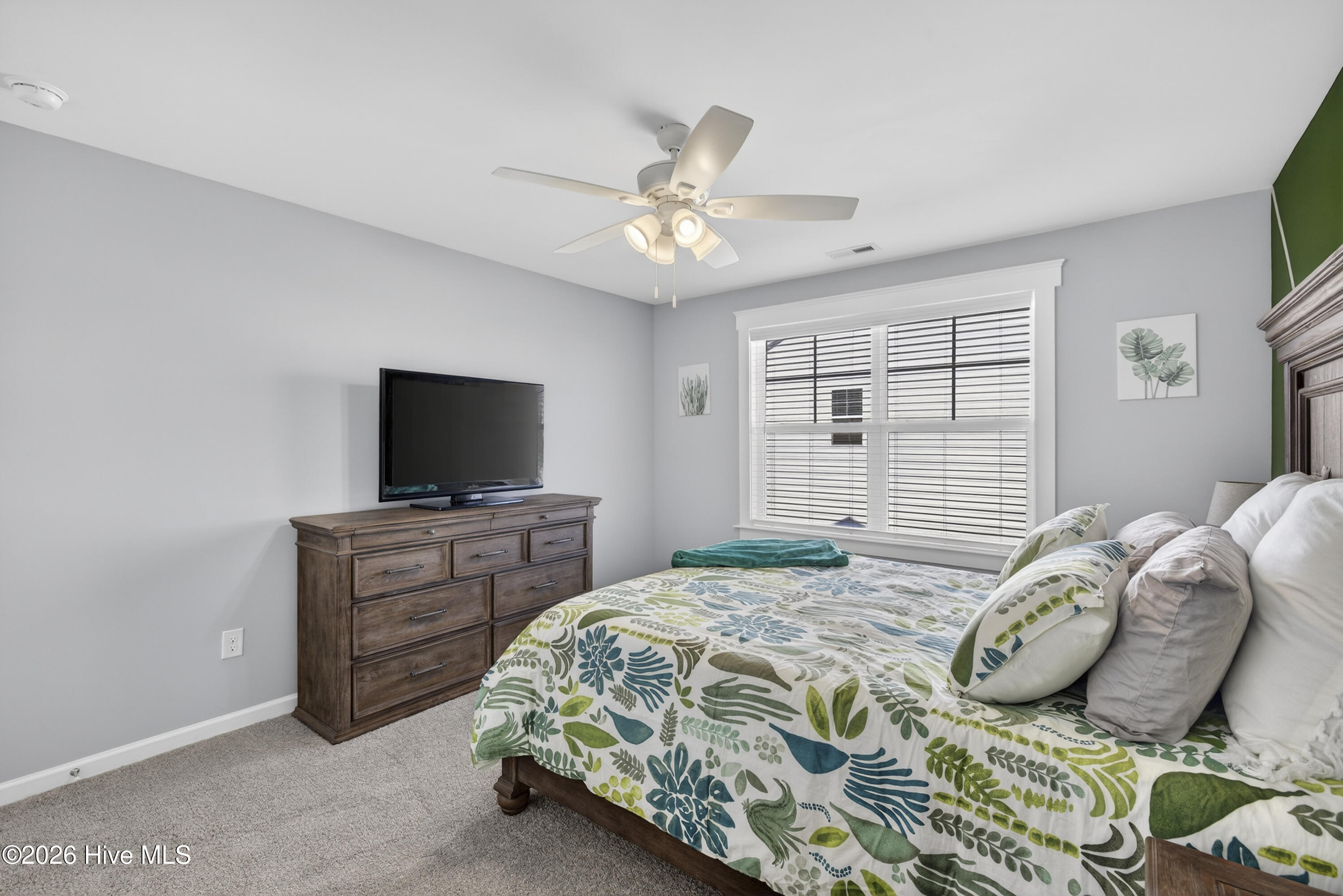 100548256 | Photo 39