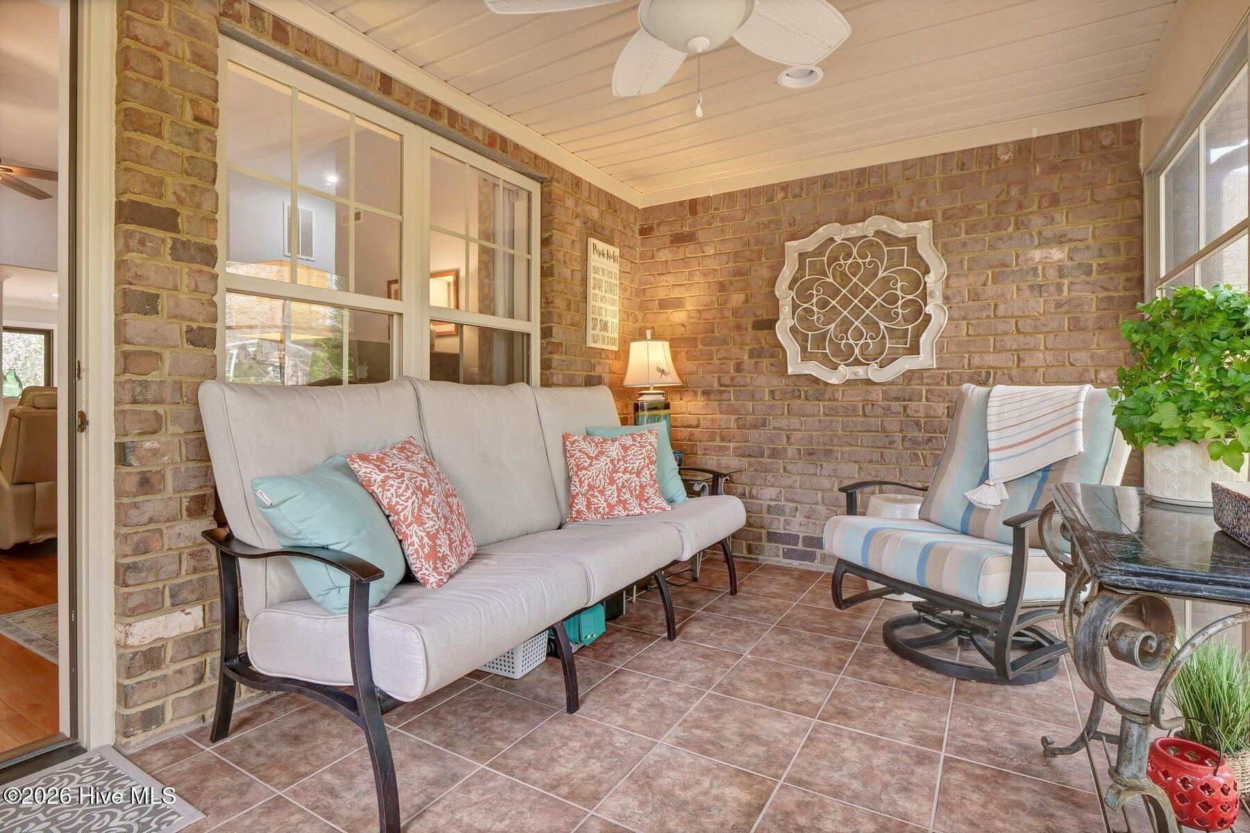 100562054 | Photo 23