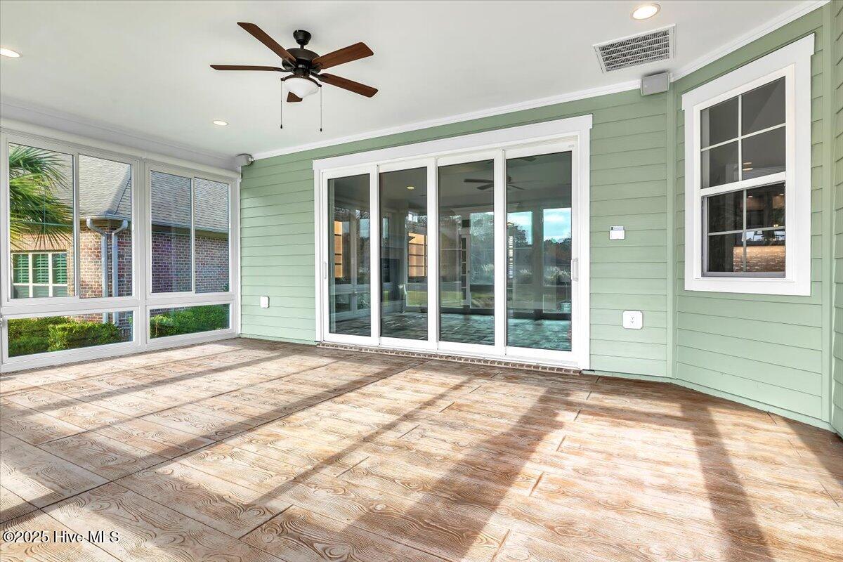 100540967 | Photo 23