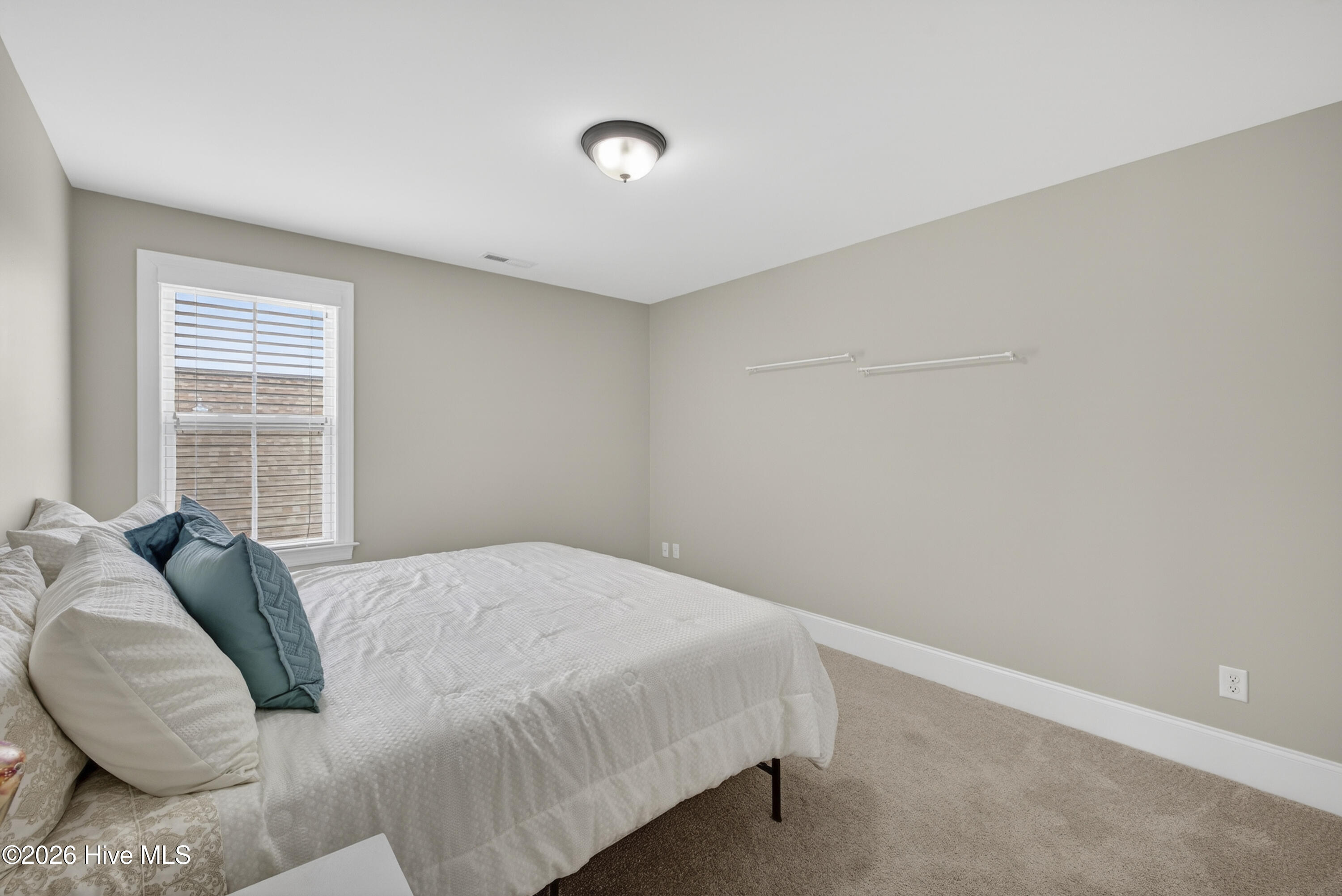 100562294 | Photo 36