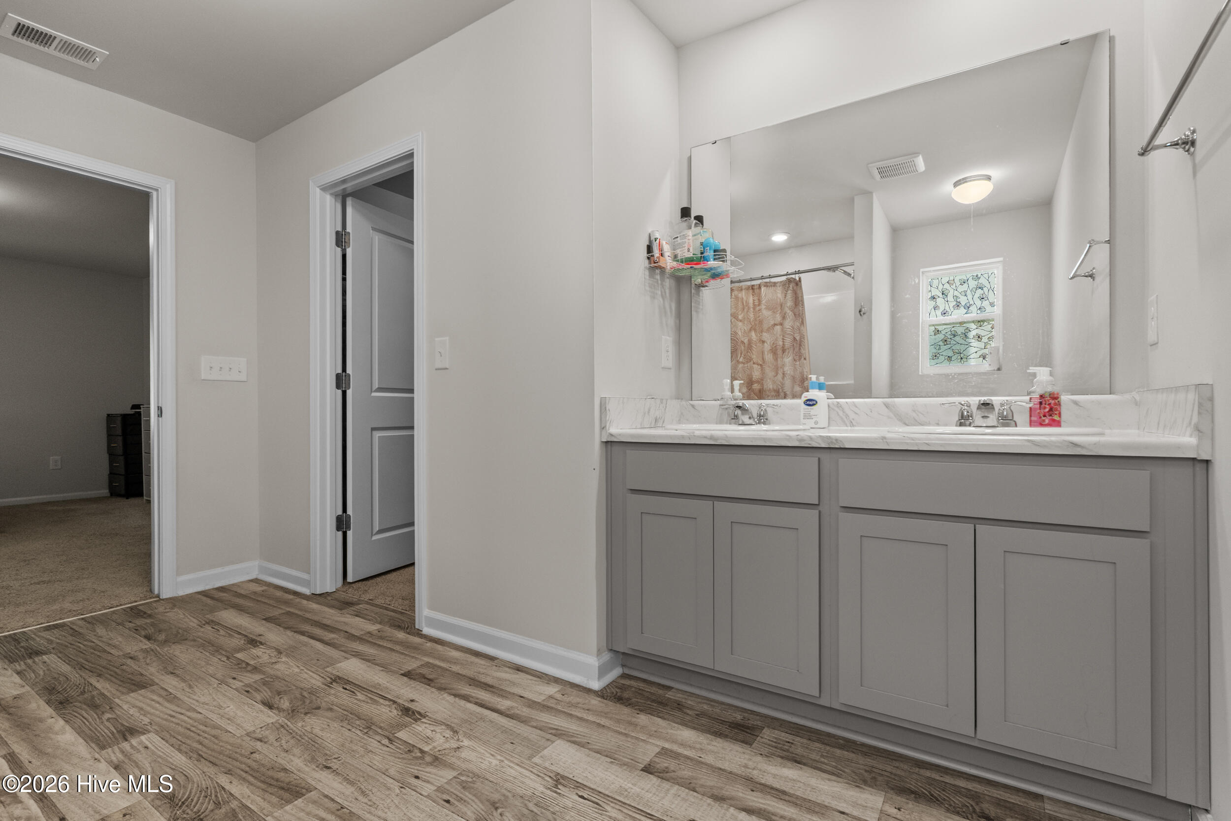 100563374 | Photo 20