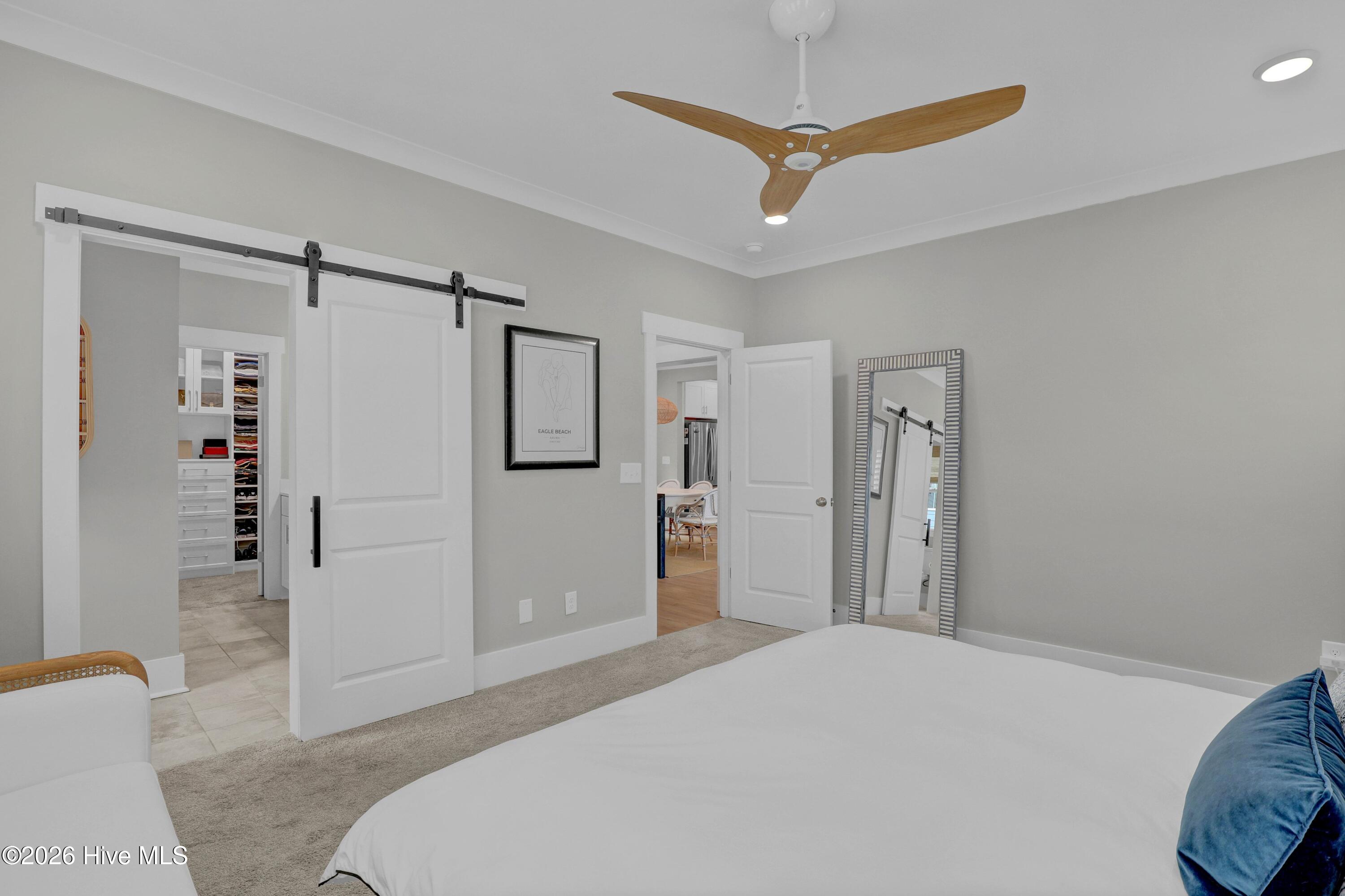 100565669 | Photo 23