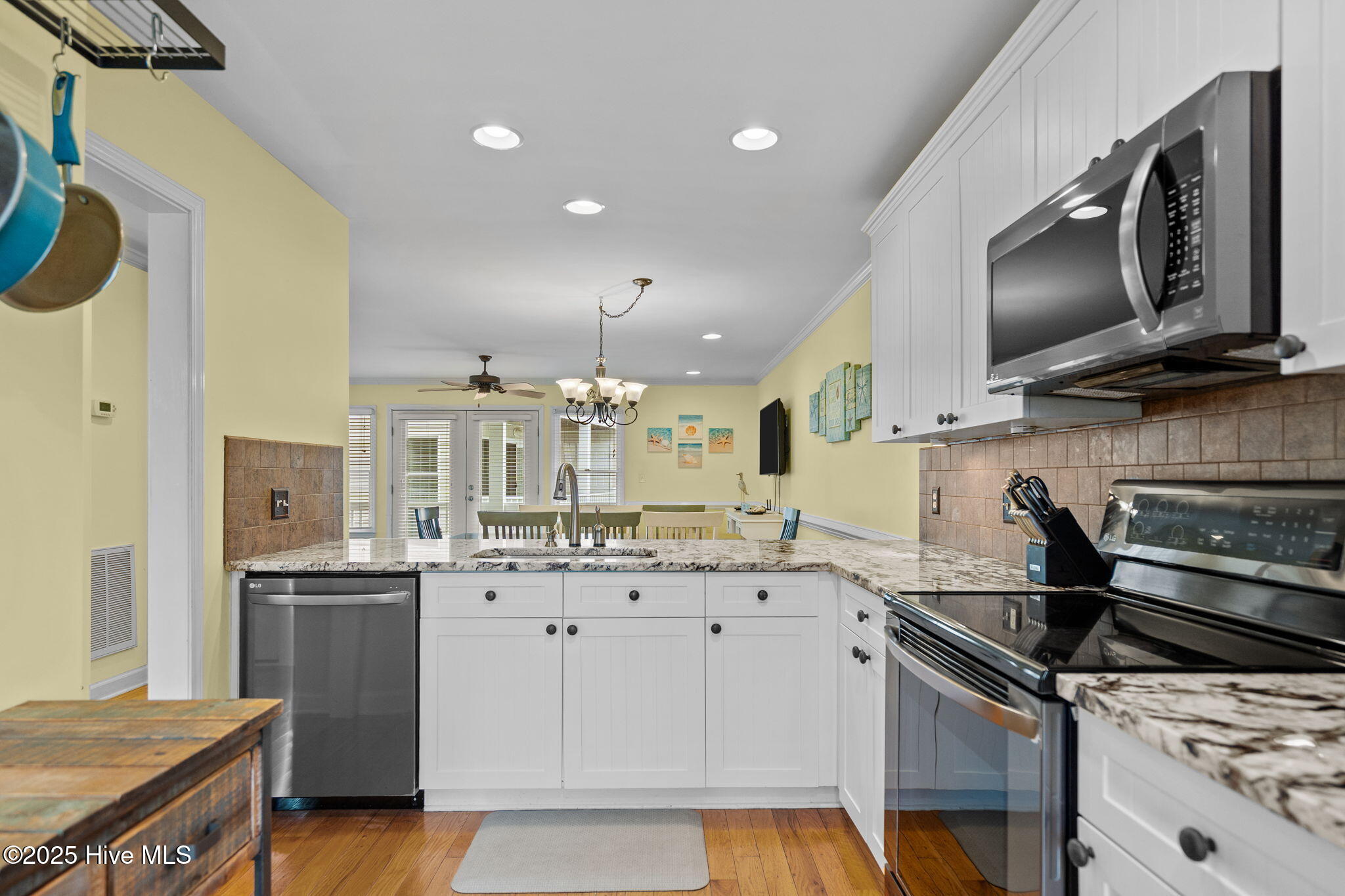 100531131 | Photo 18