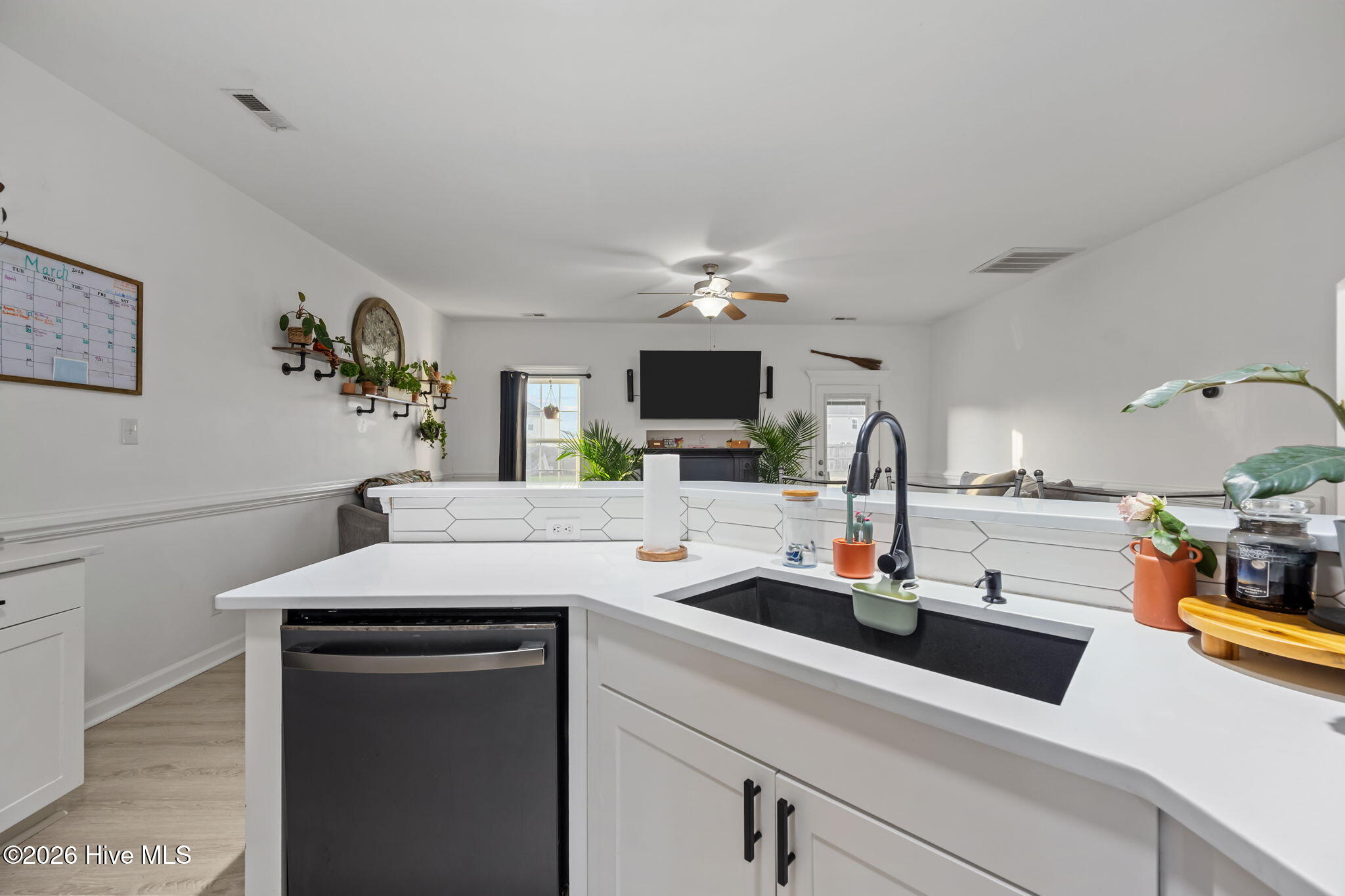 100560340 | Photo 17