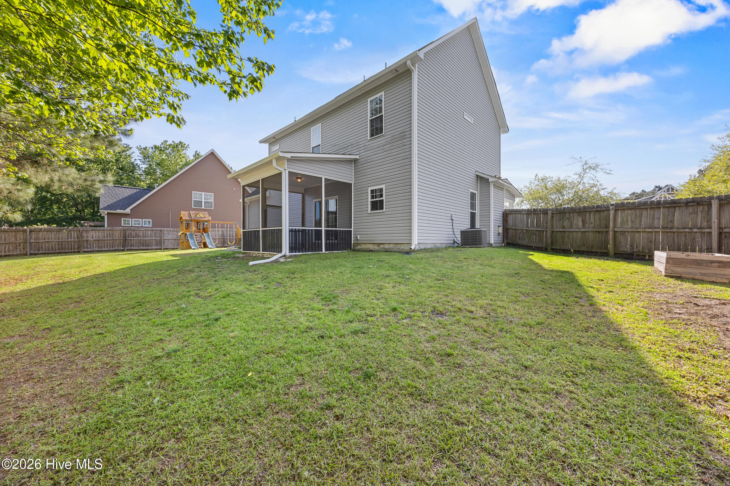 100567272 | Photo 38