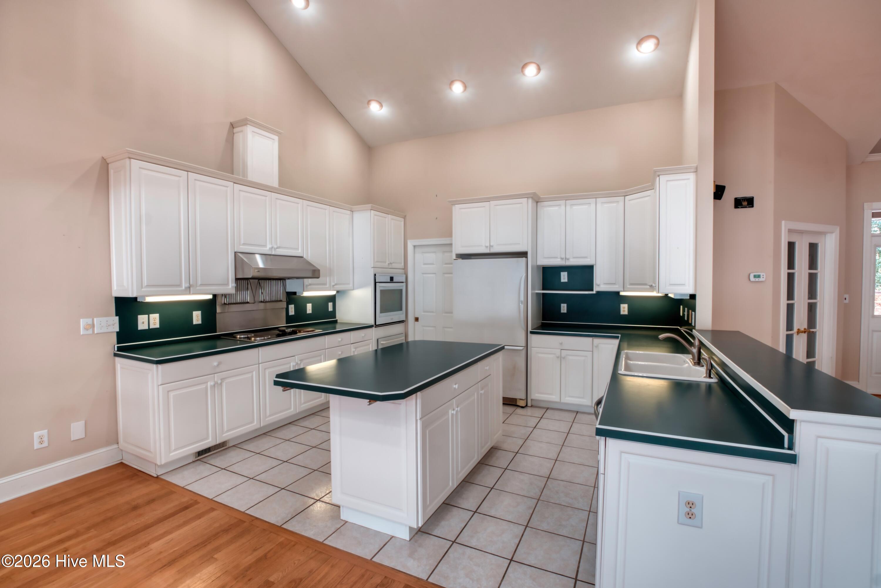 100551143 | Photo 43