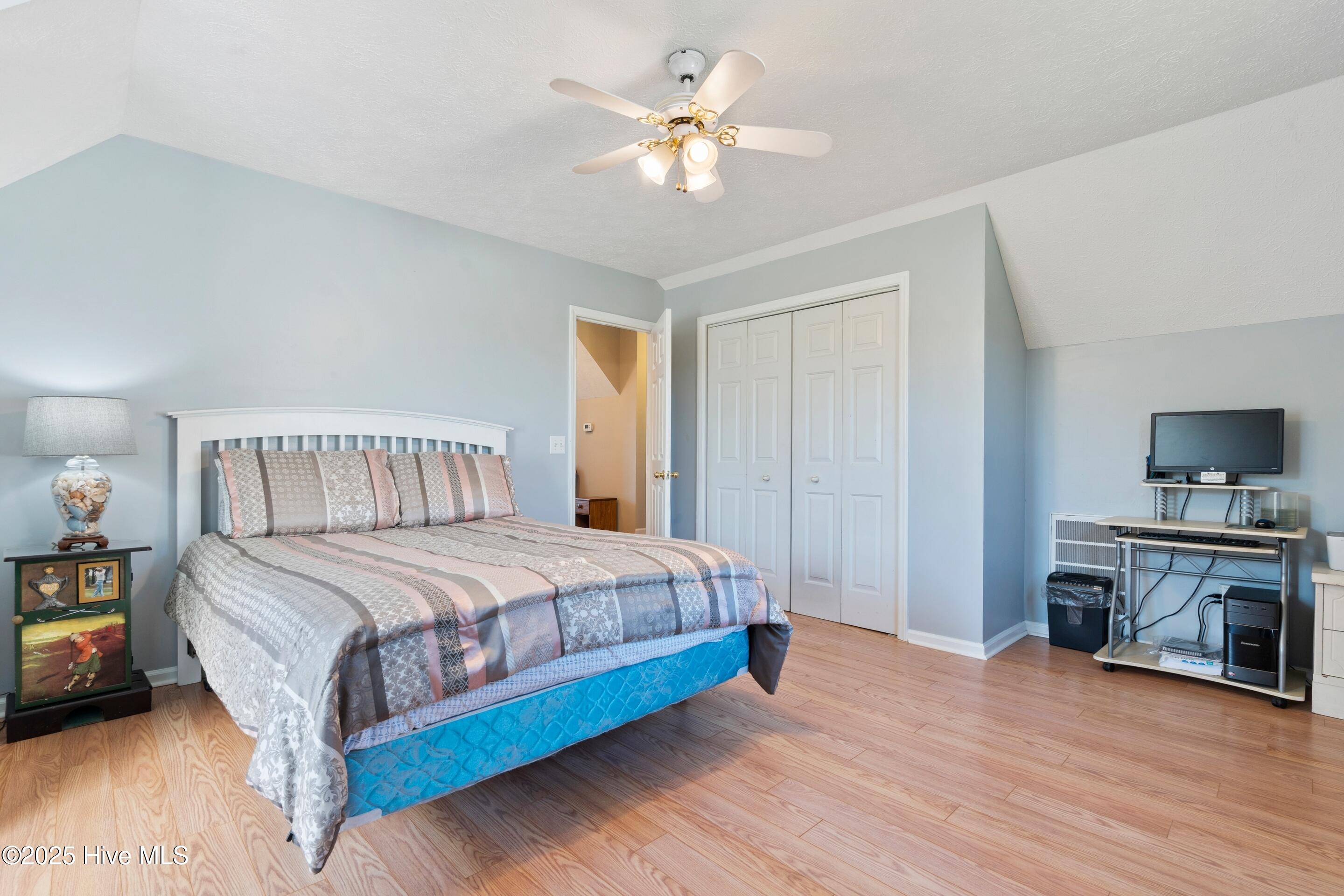 100535792 | Photo 46