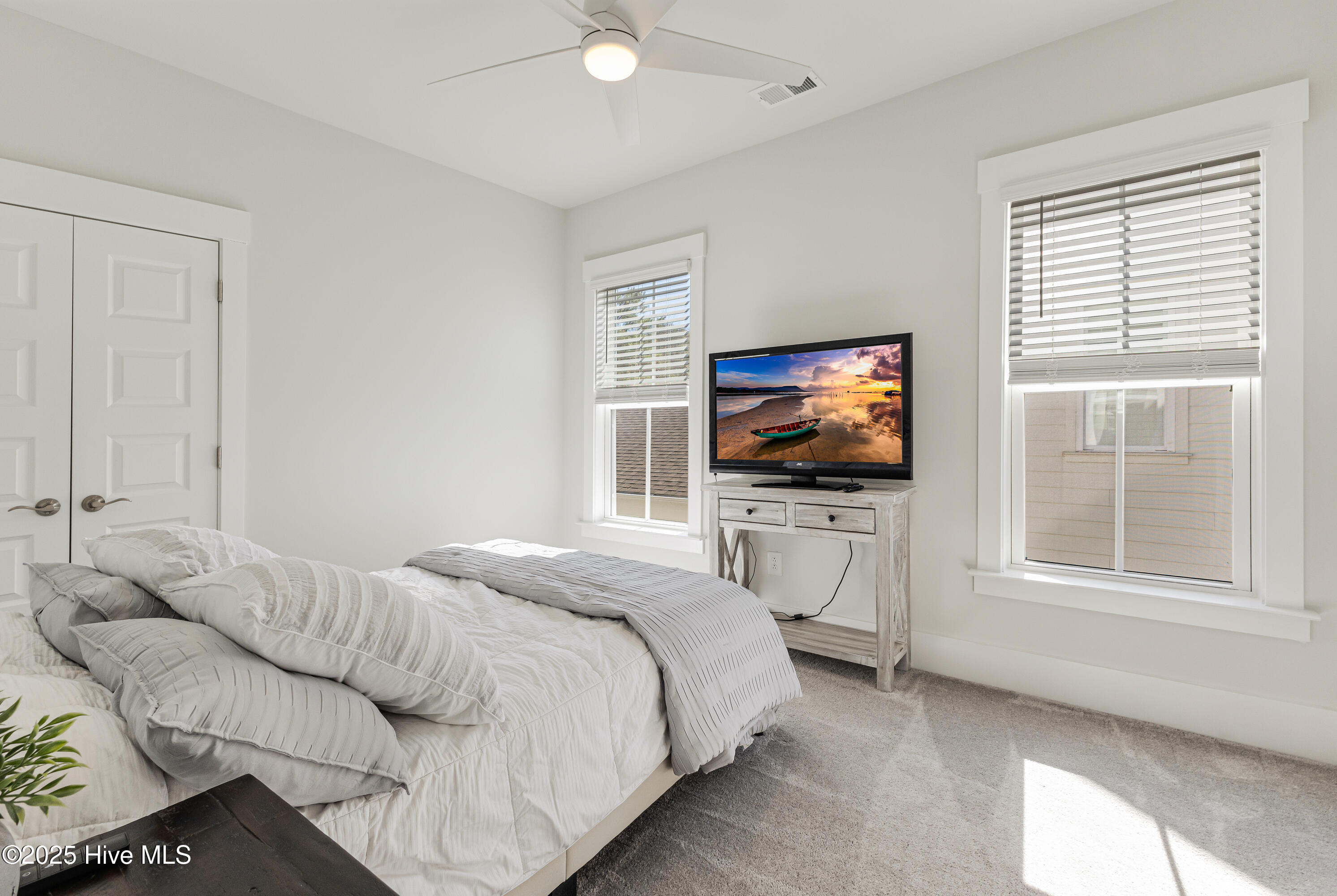 100489867 | Photo 34