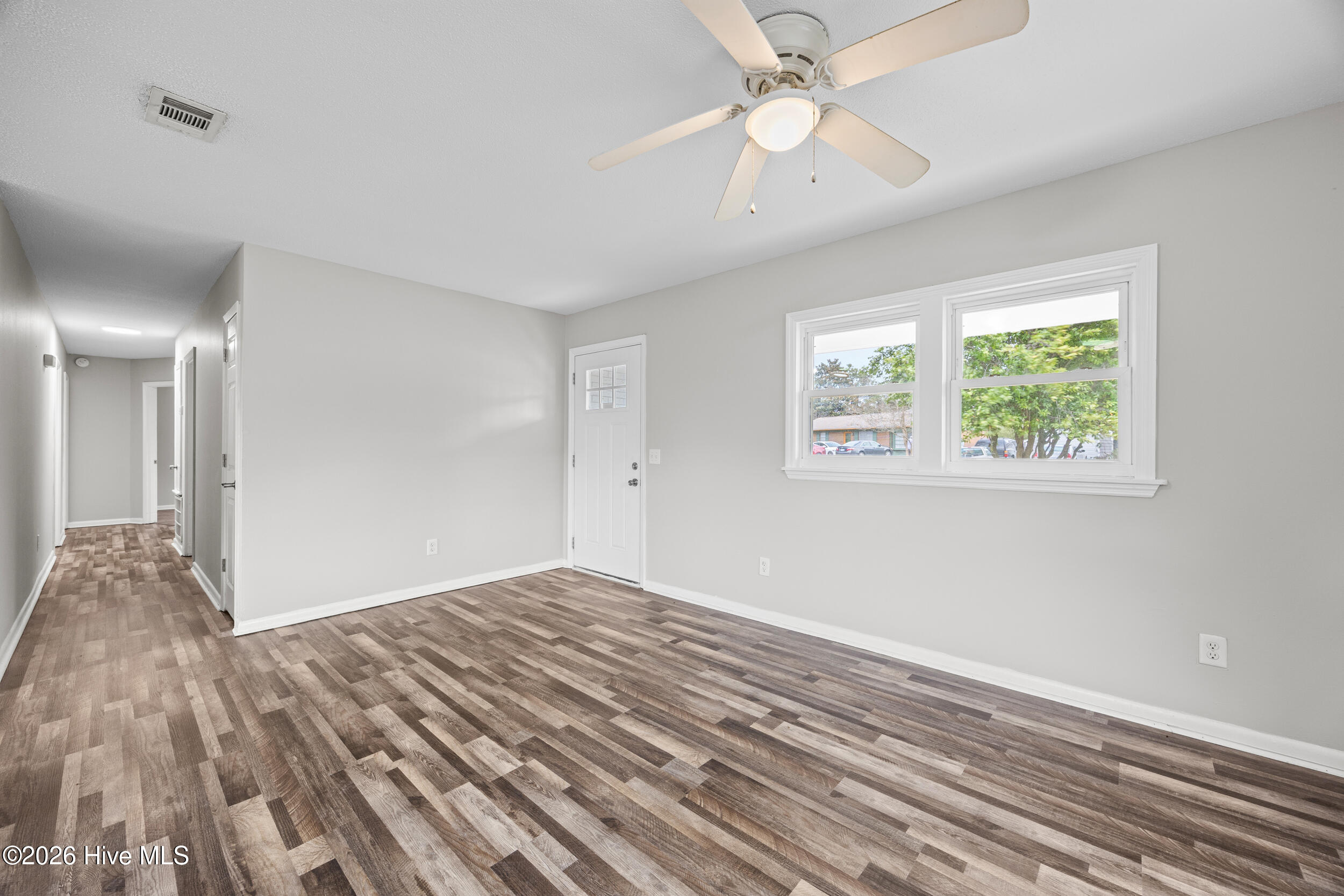 100540773 | Photo 14