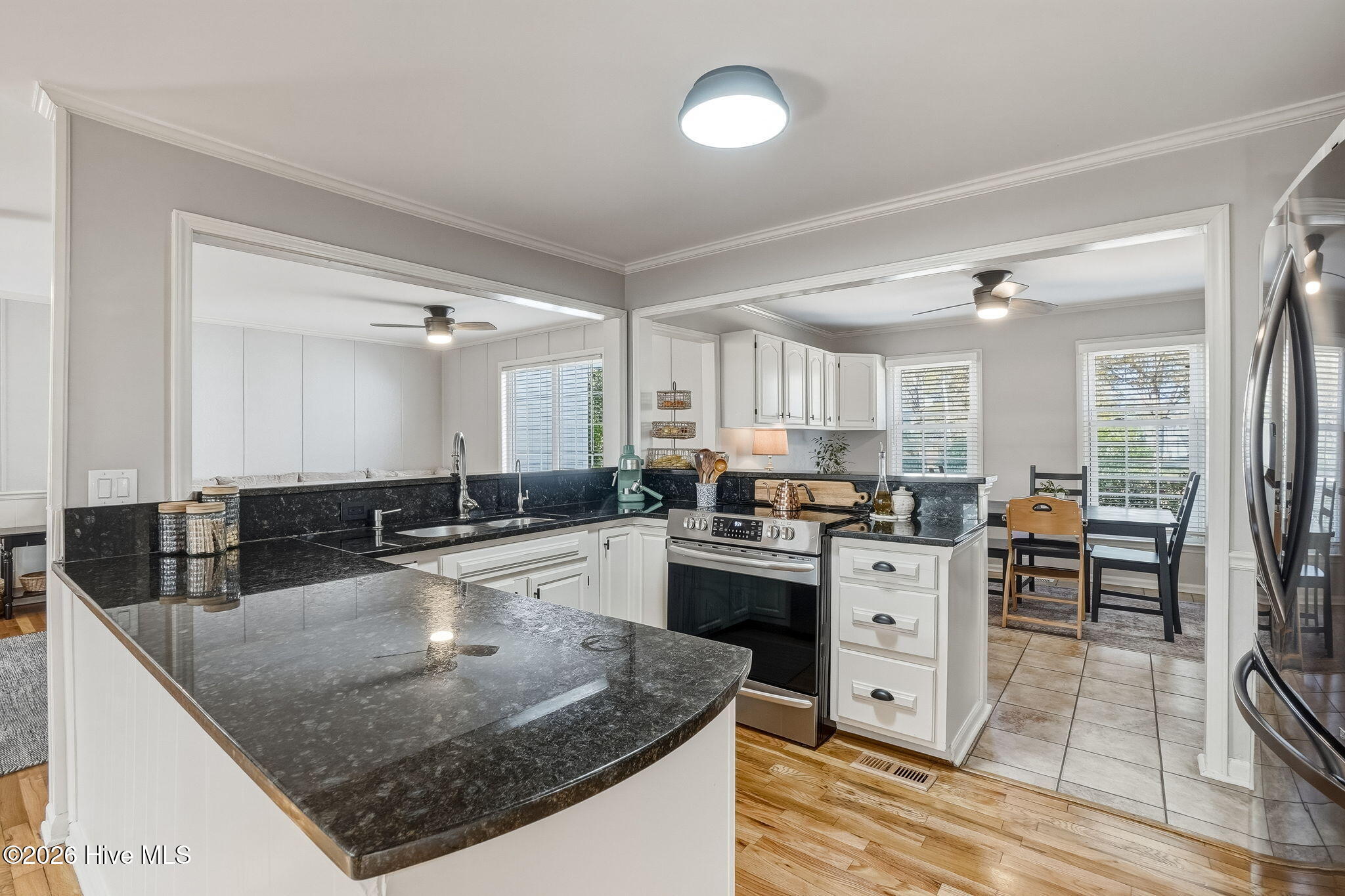 100566494 | Photo 16