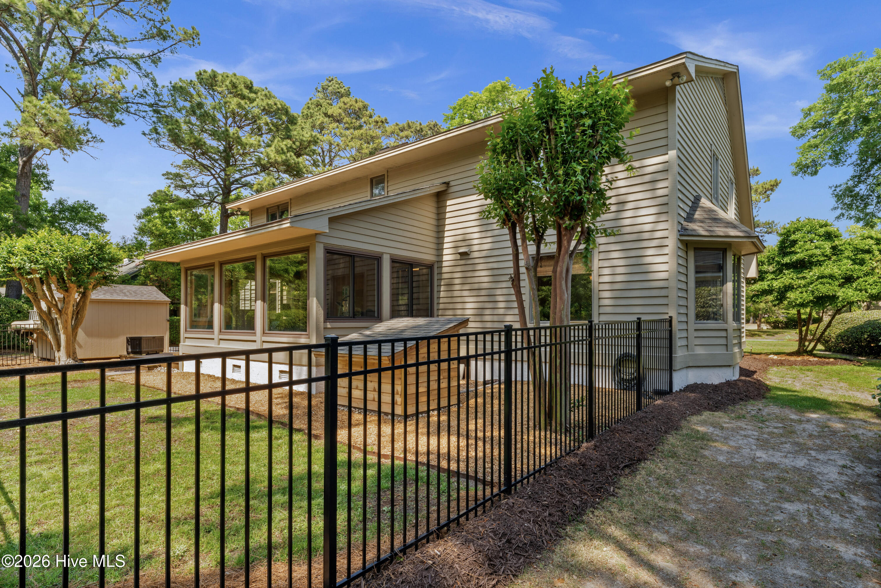 100569922 | Photo 55