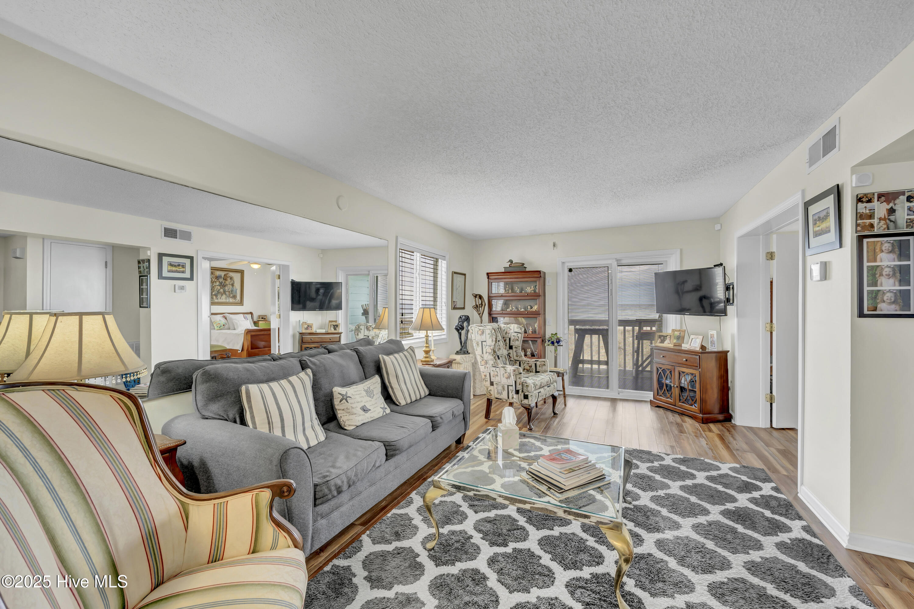 100546557 | Photo 19