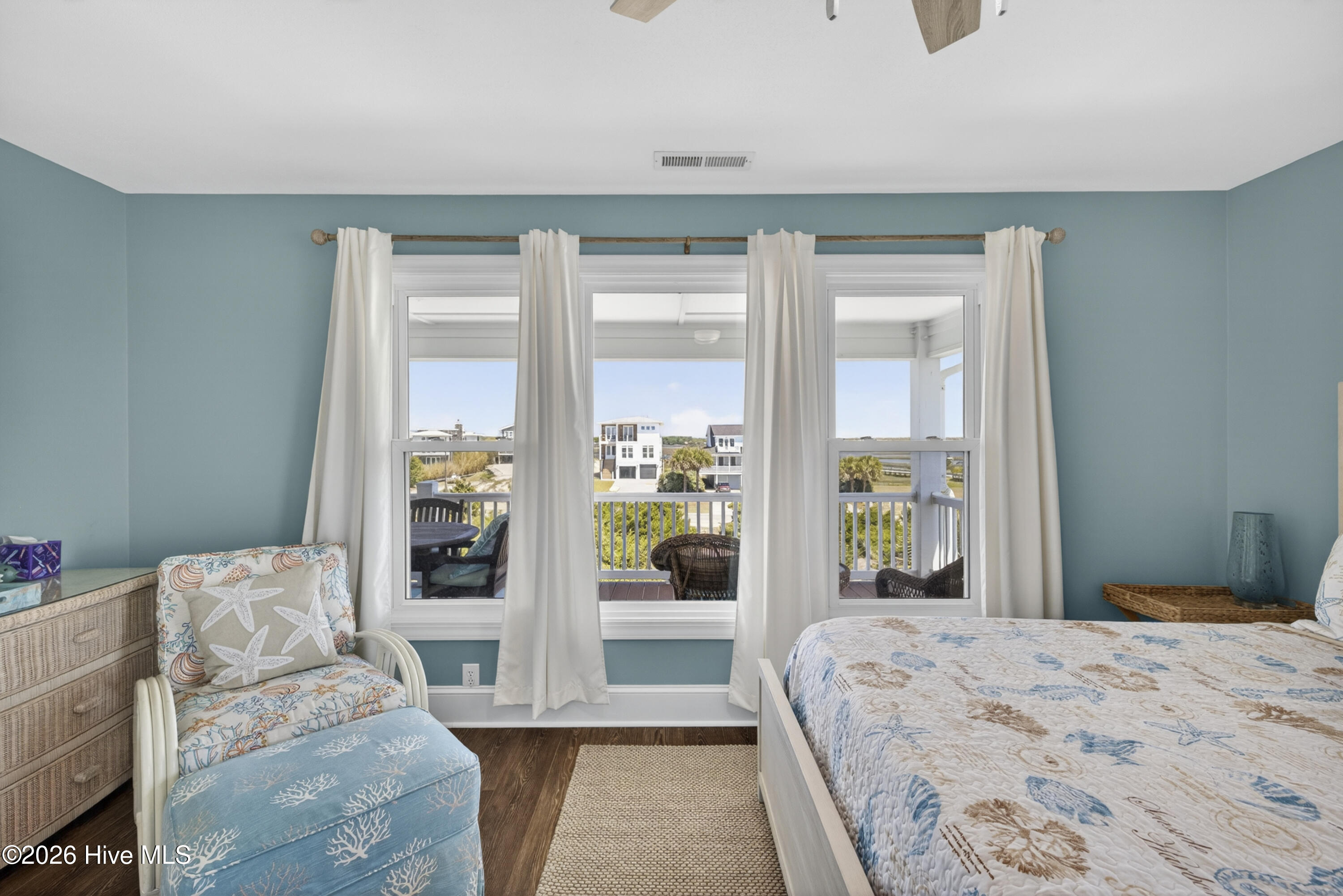 100568247 | Photo 21