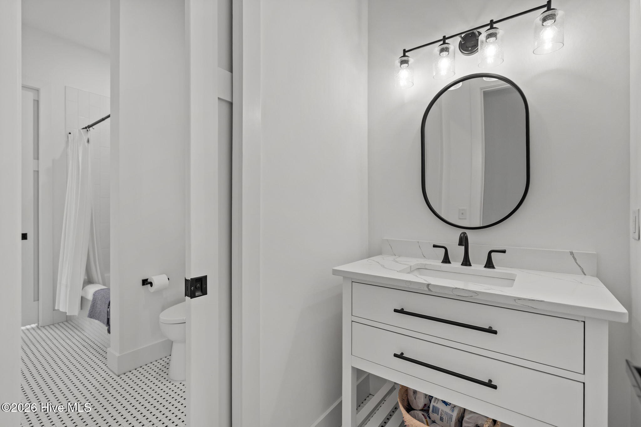 100566934 | Photo 48