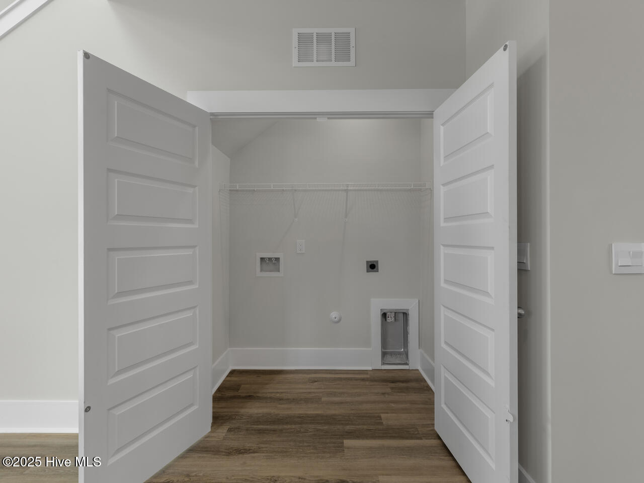 100490842 | Photo 15