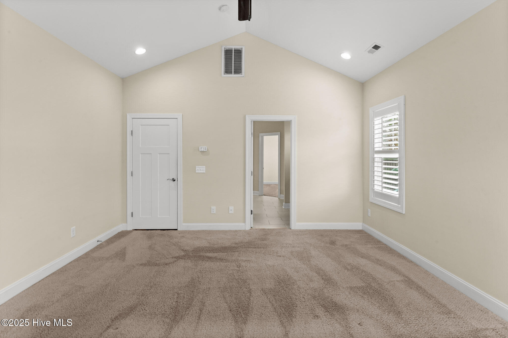 100544339 | Photo 13