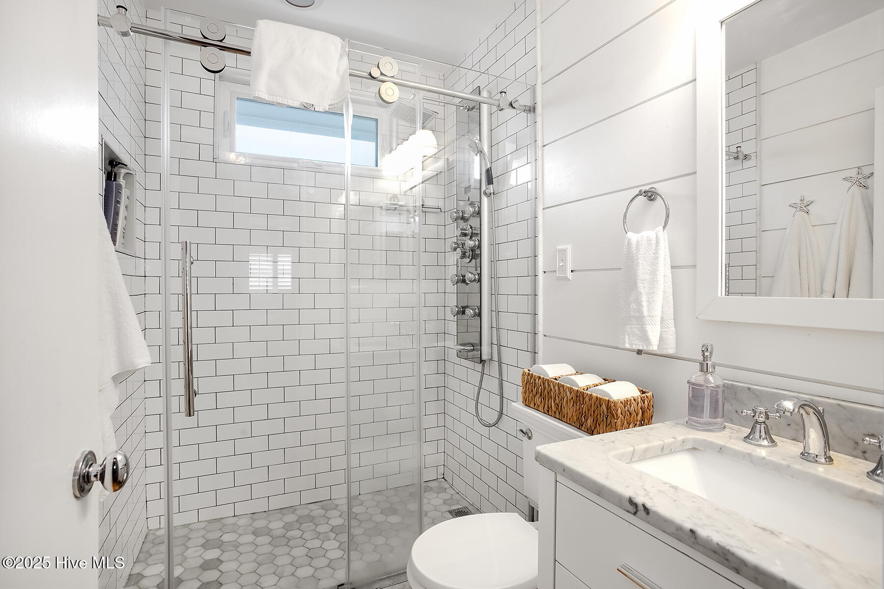 100526656 | Photo 11