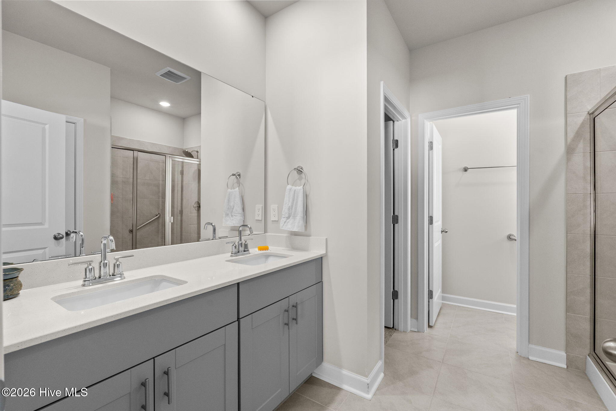 100563775 | Photo 27