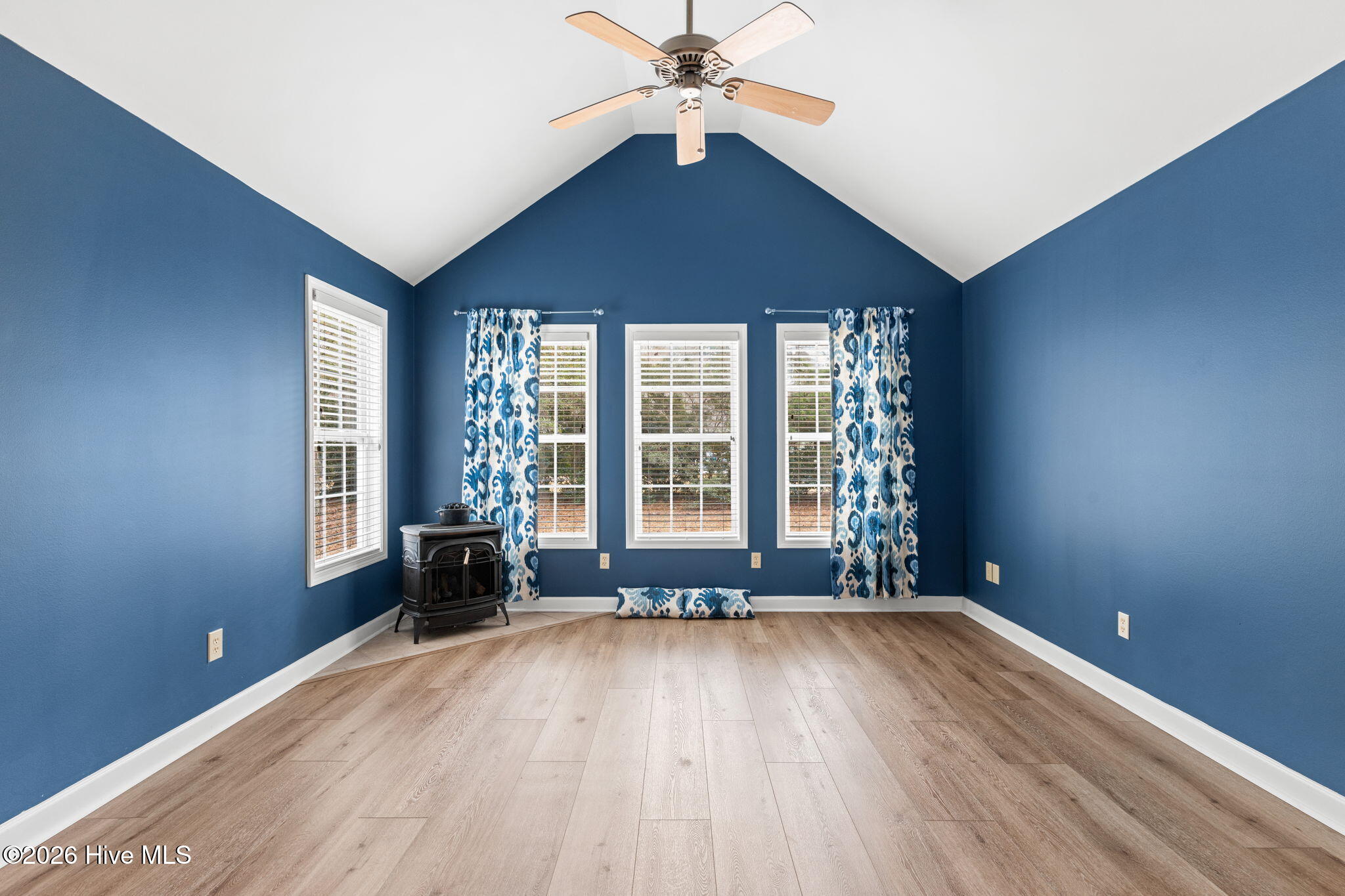 100549581 | Photo 15