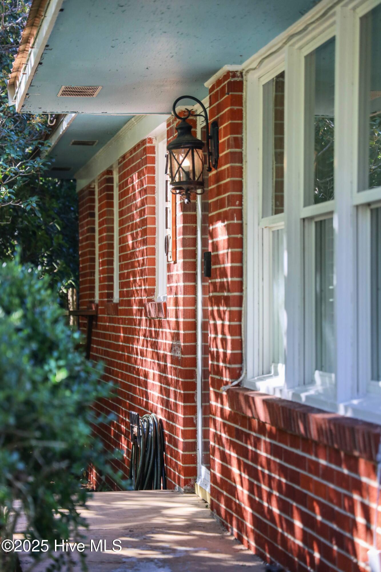 100537869 | Photo 62