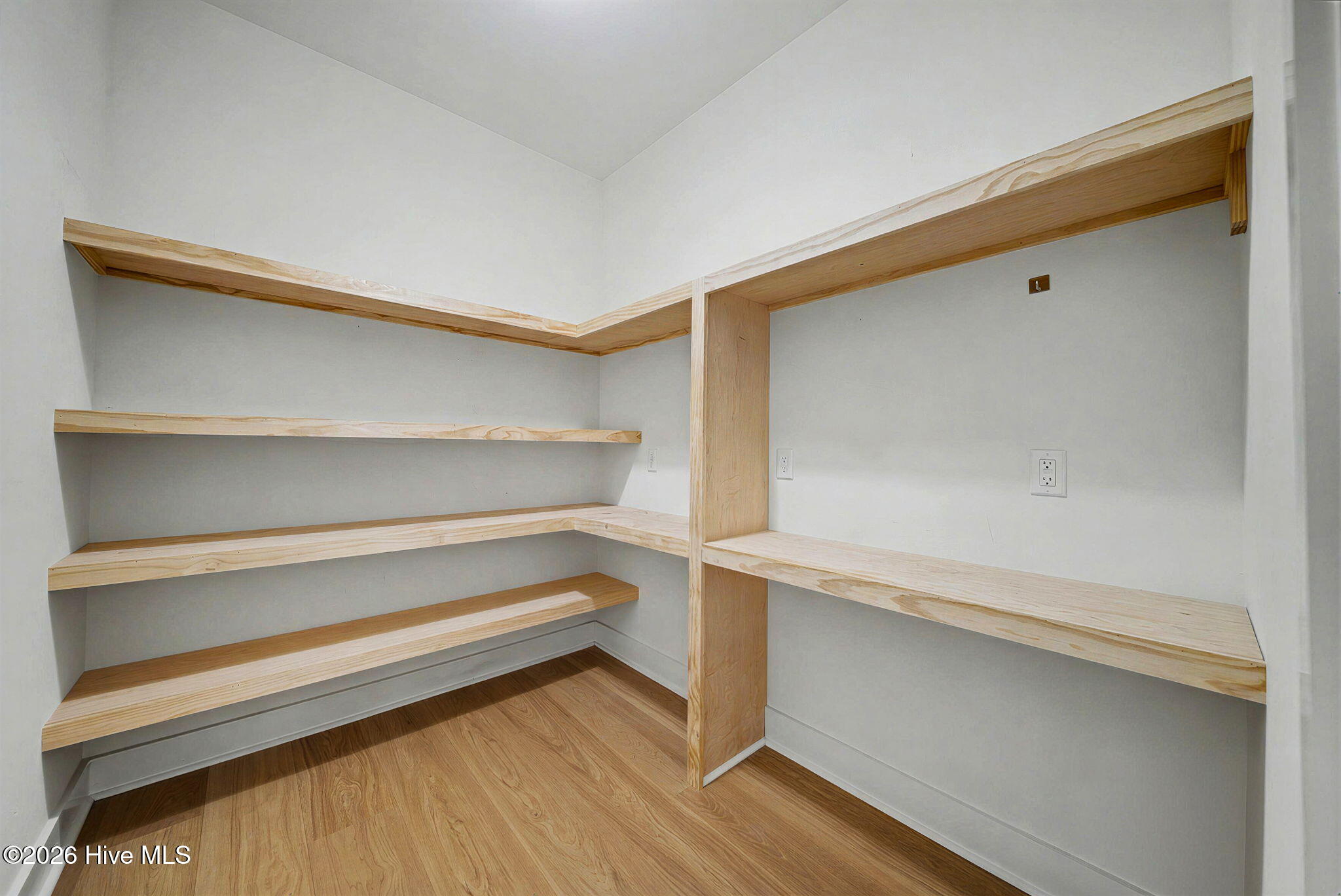 100564194 | Photo 21