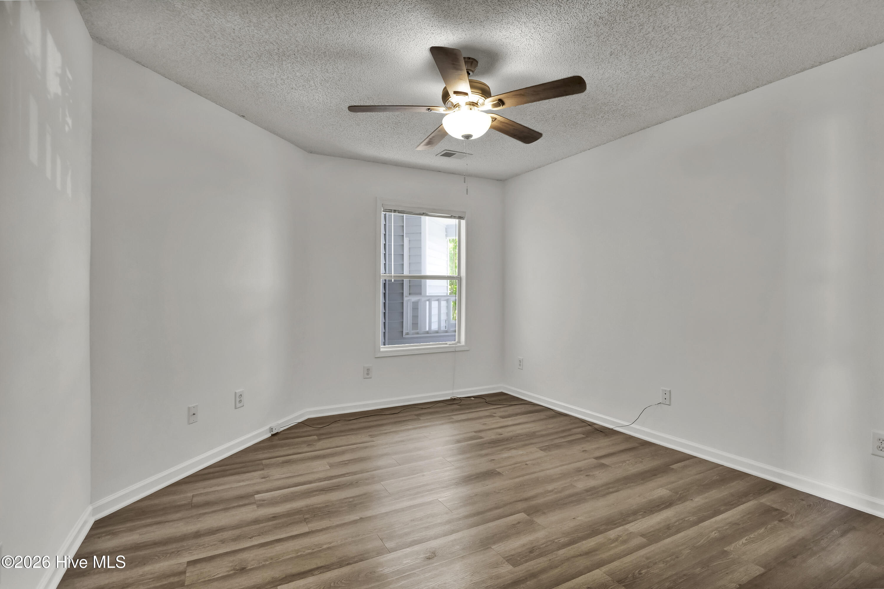 100564237 | Photo 16