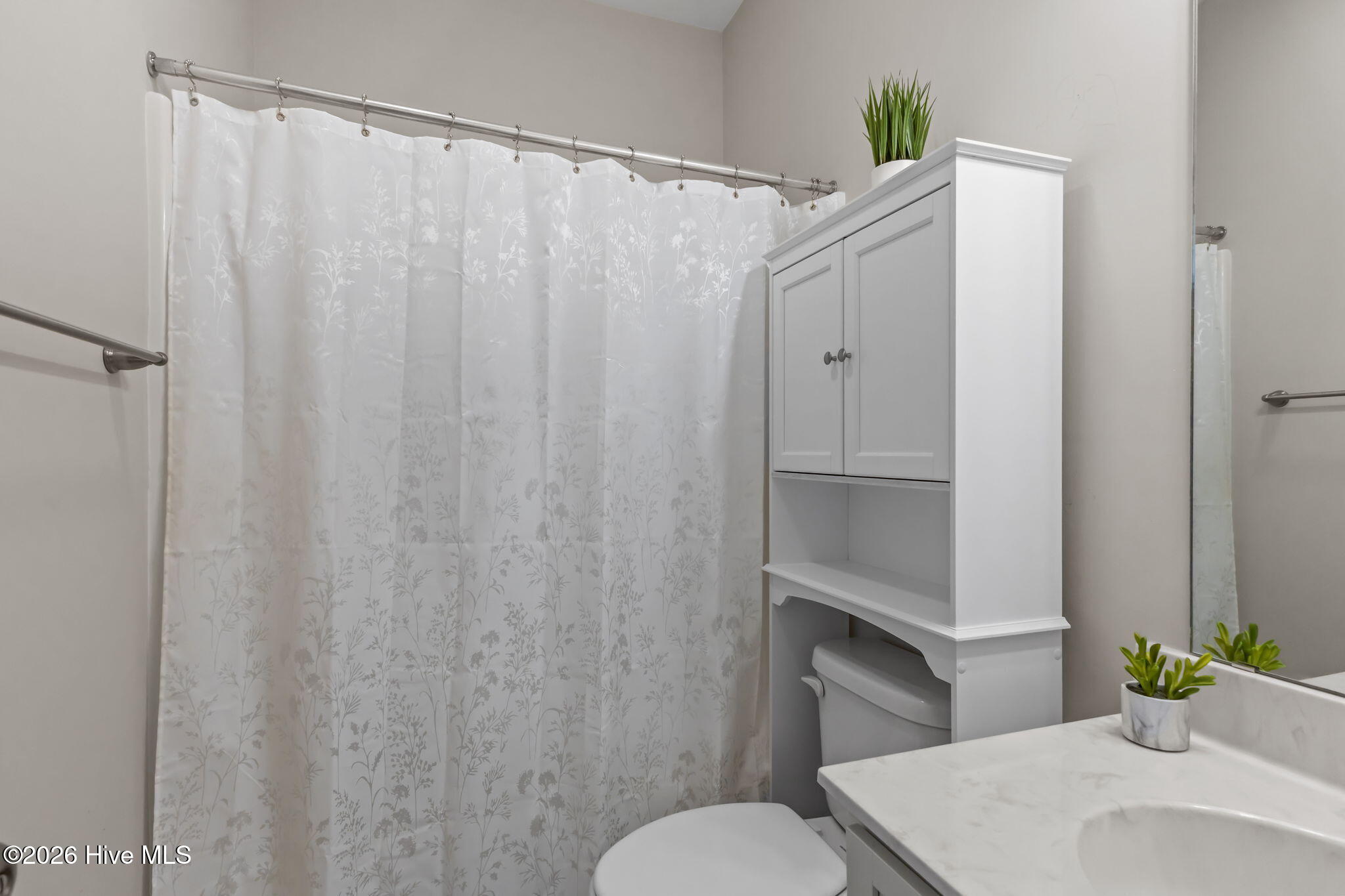 100569741 | Photo 24