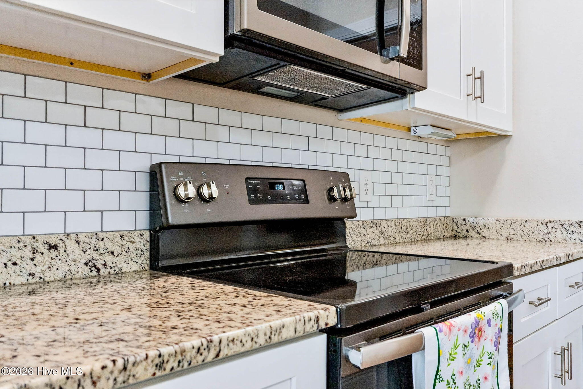 100564948 | Photo 26