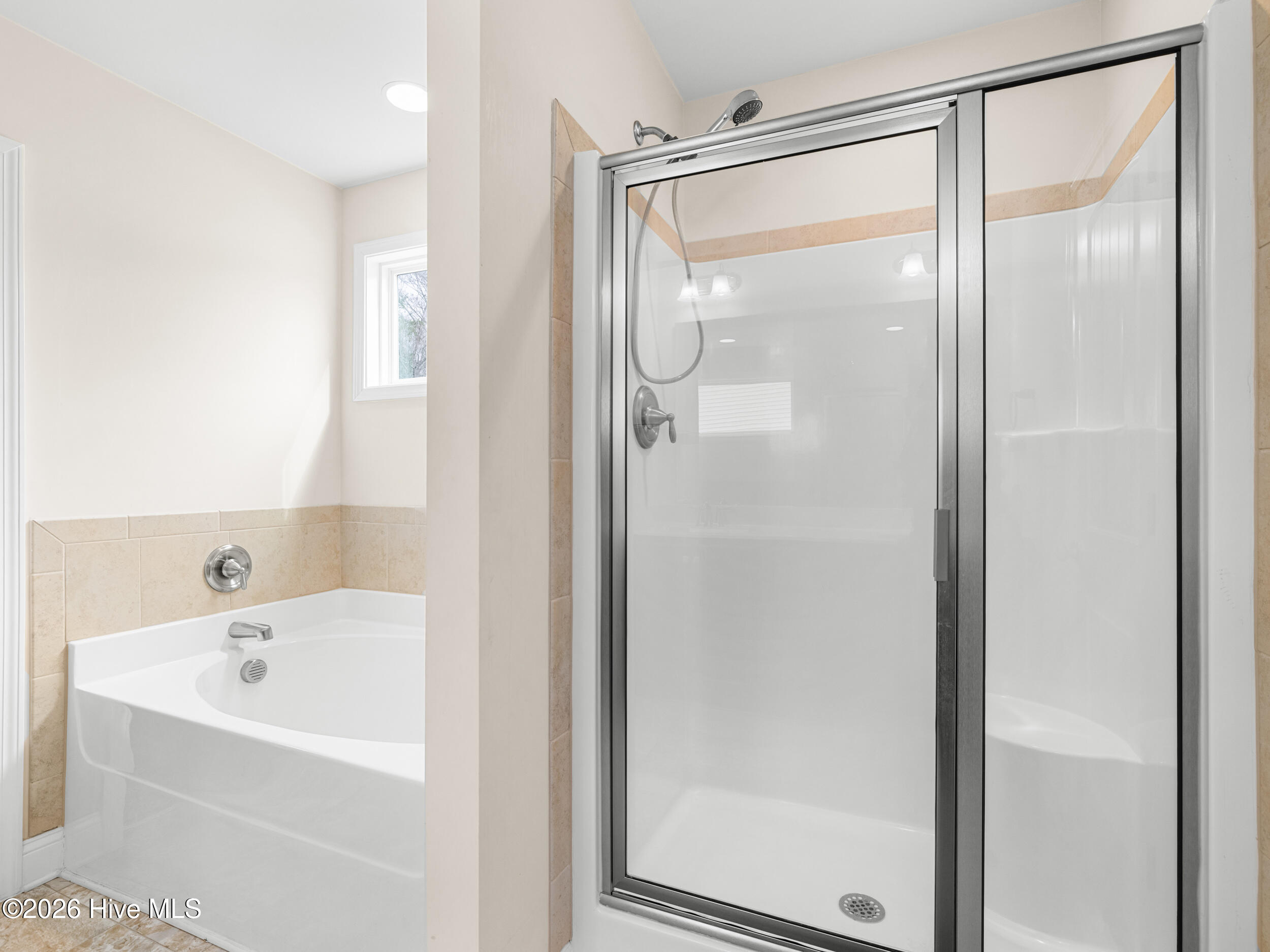 100548772 | Photo 40