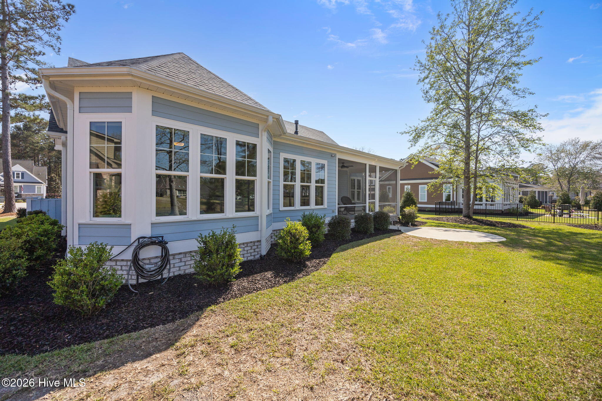 100563731 | Photo 51