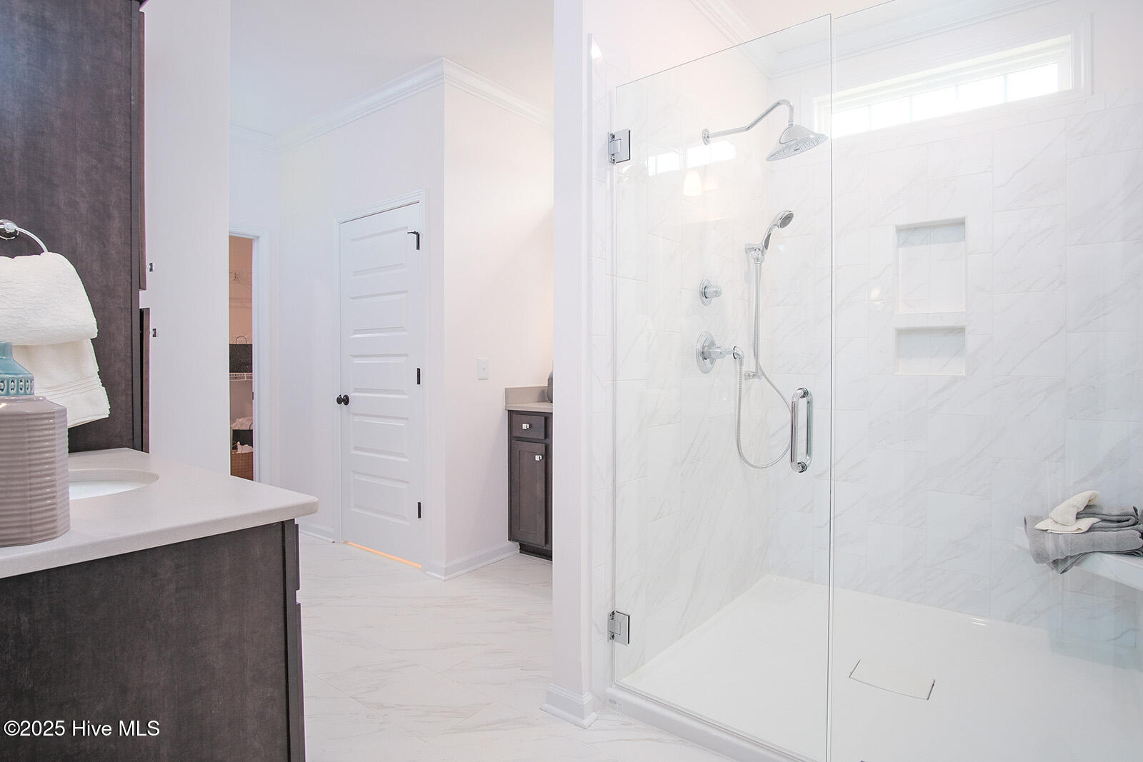 100558063 | Photo 14