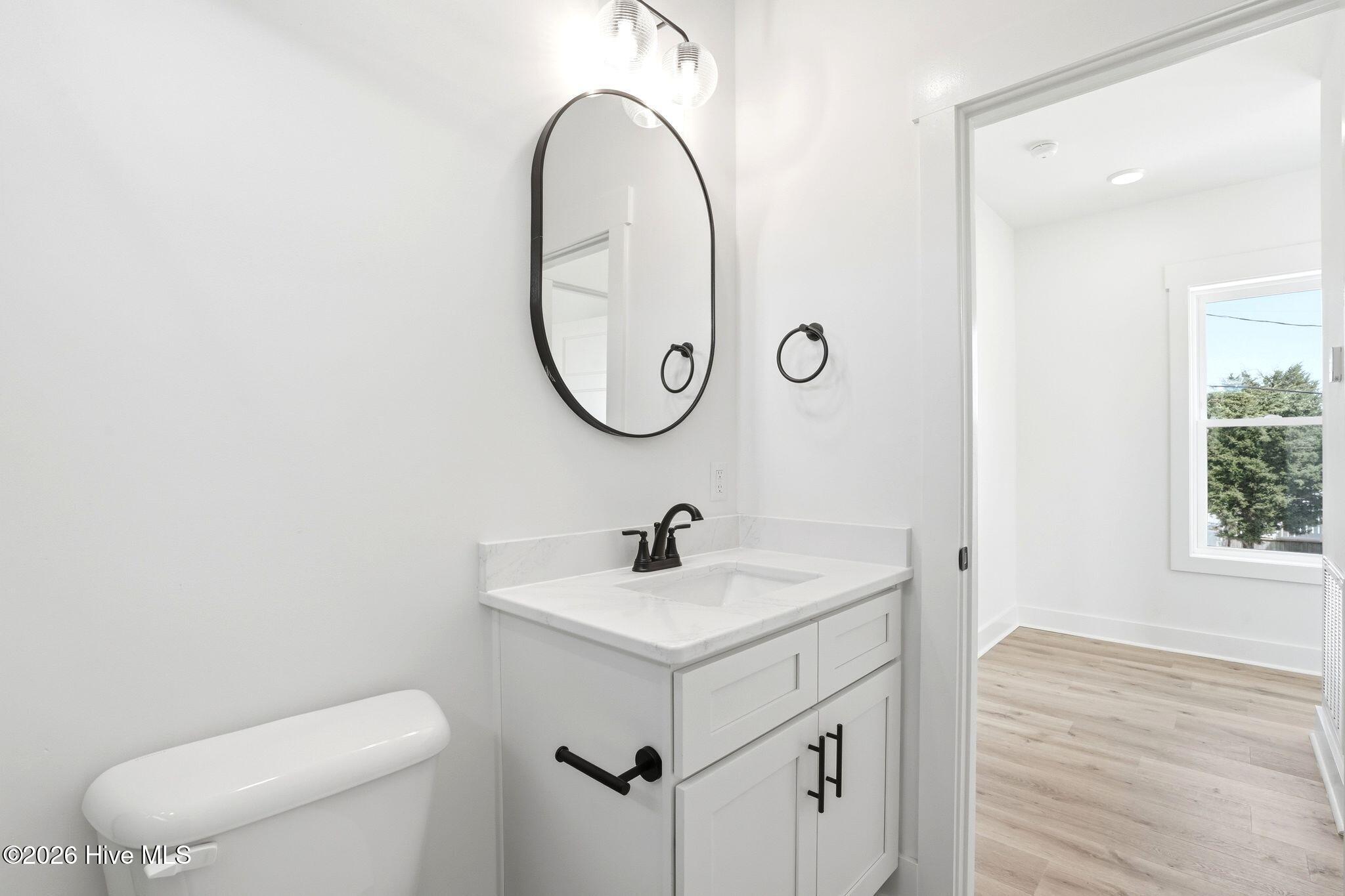 100561284 | Photo 22