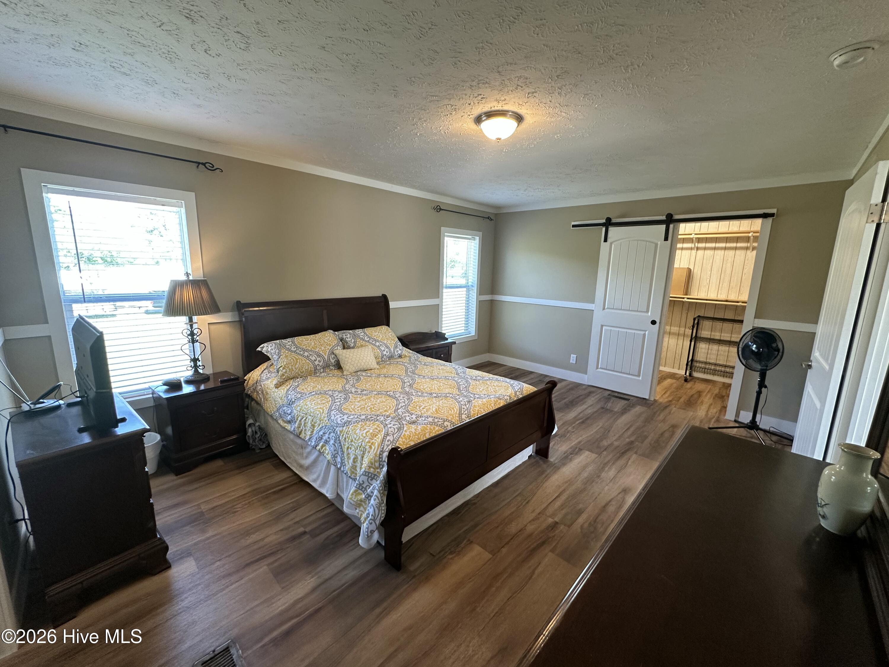 100570080 | Photo 26