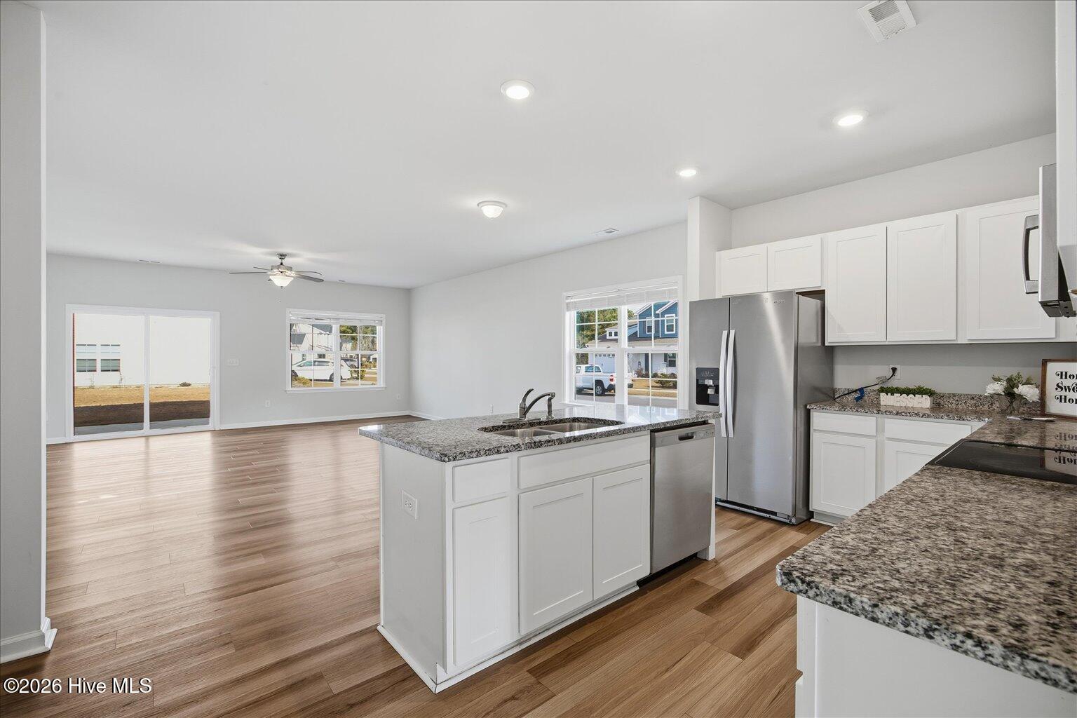 100548864 | Photo 11