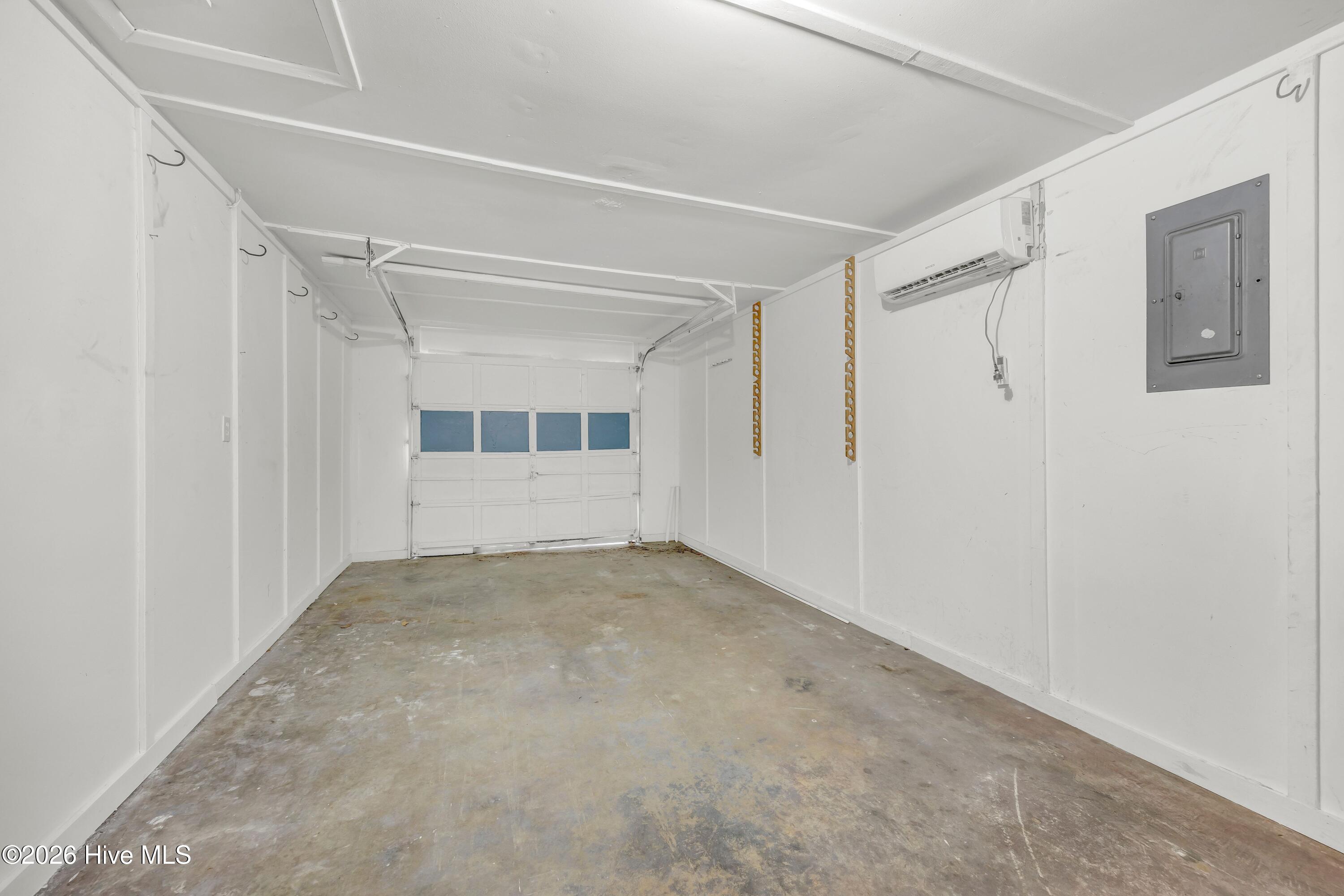 100566931 | Photo 21