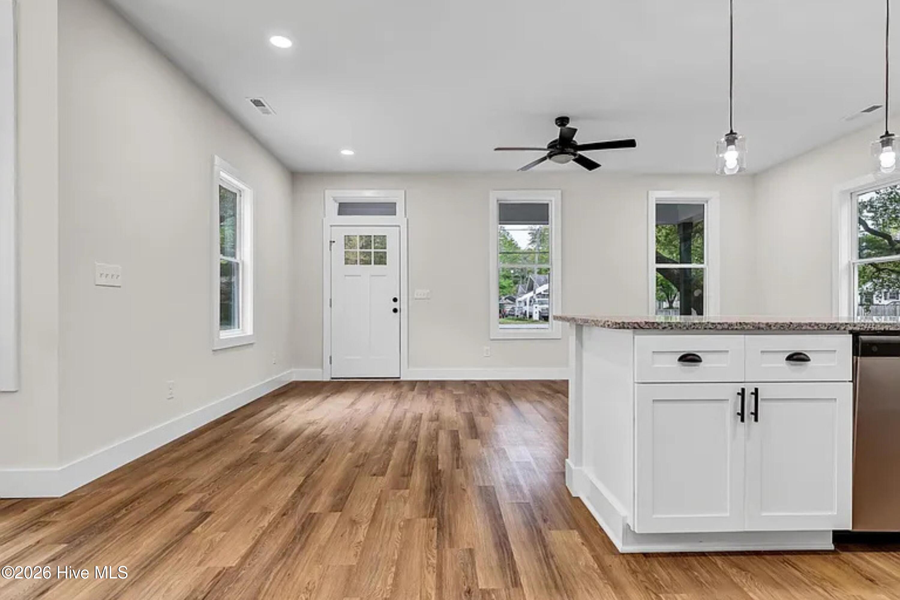 100568664 | Photo 19