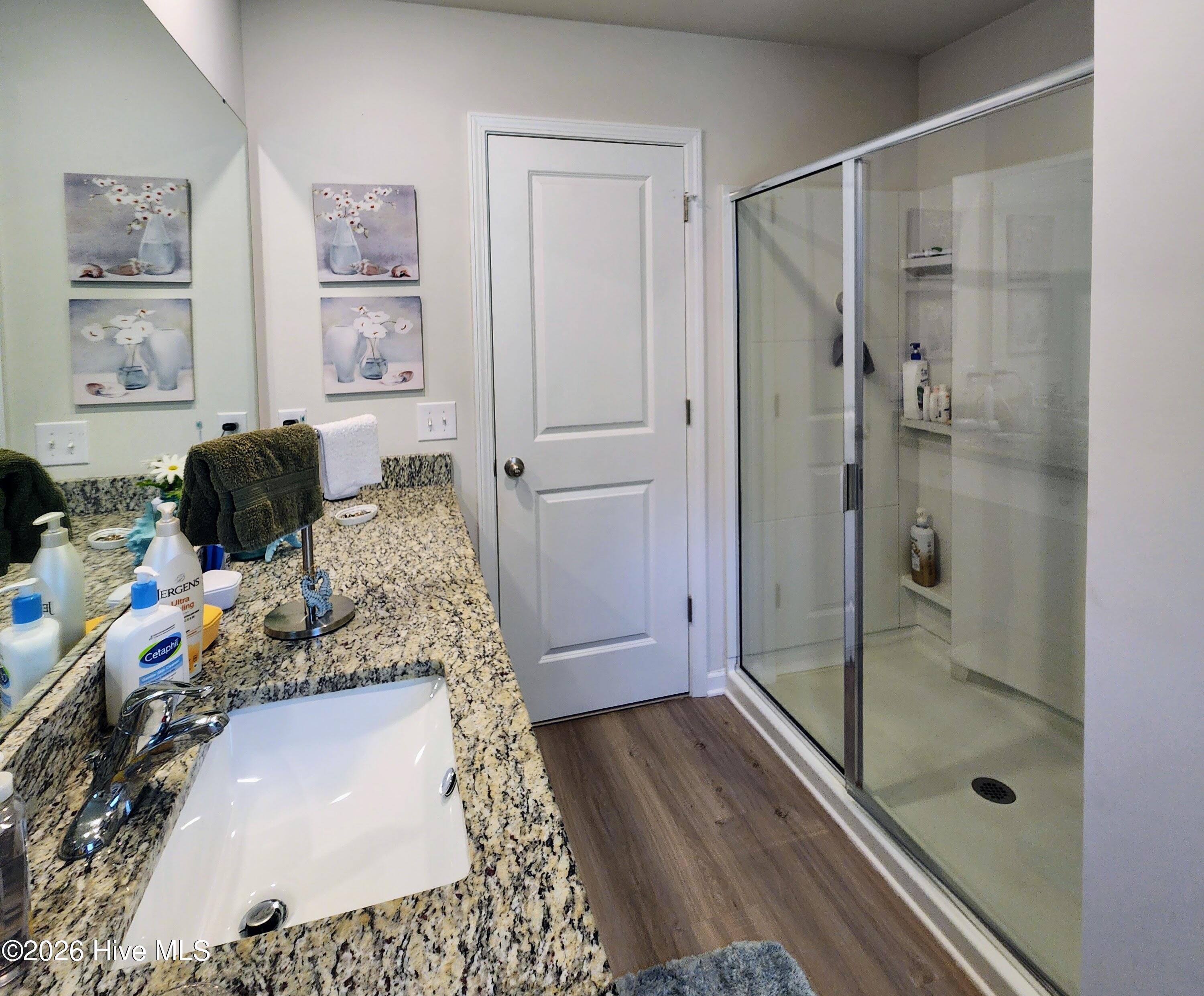 100568159 | Photo 11