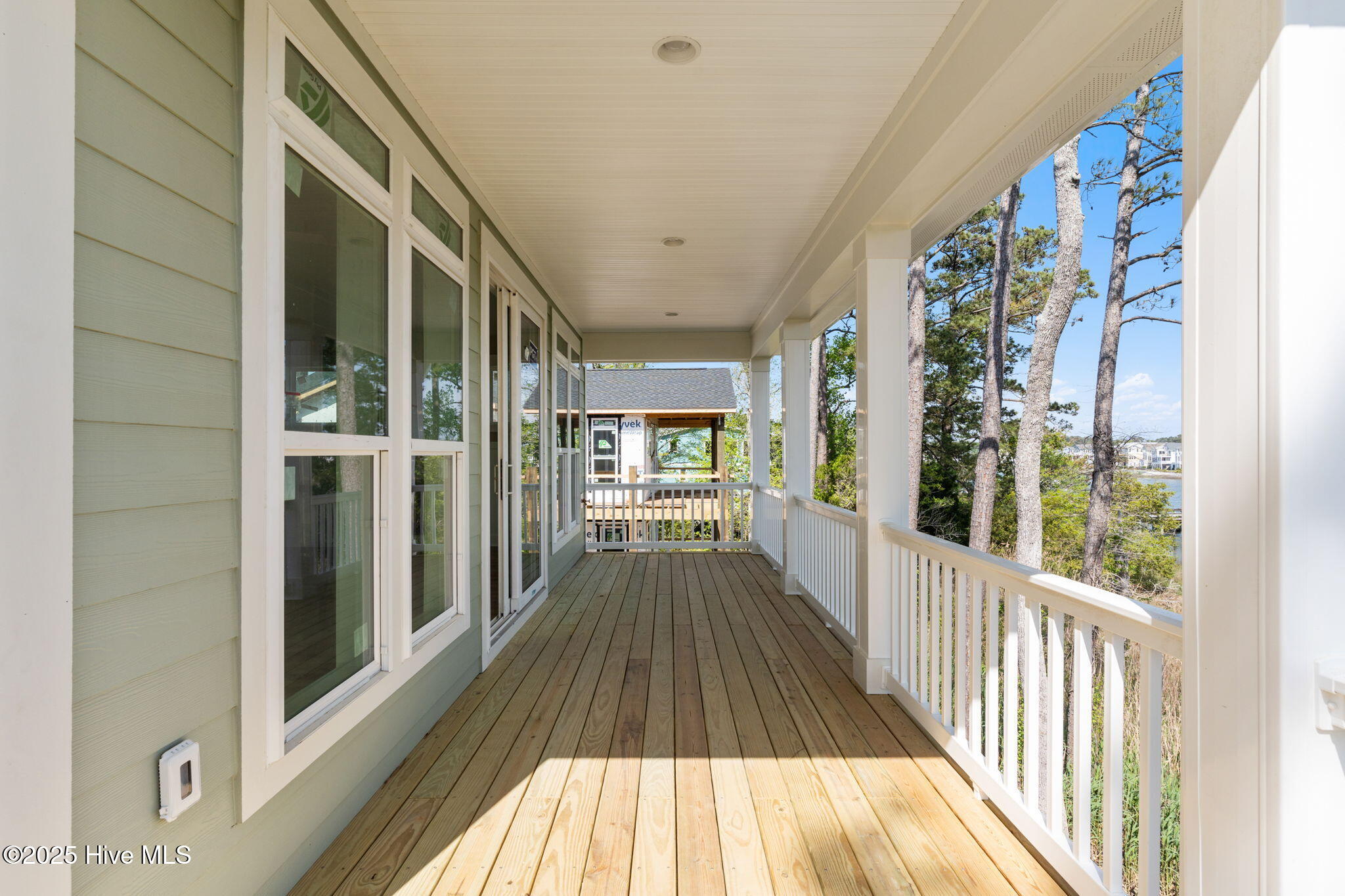 100485023 | Photo 61