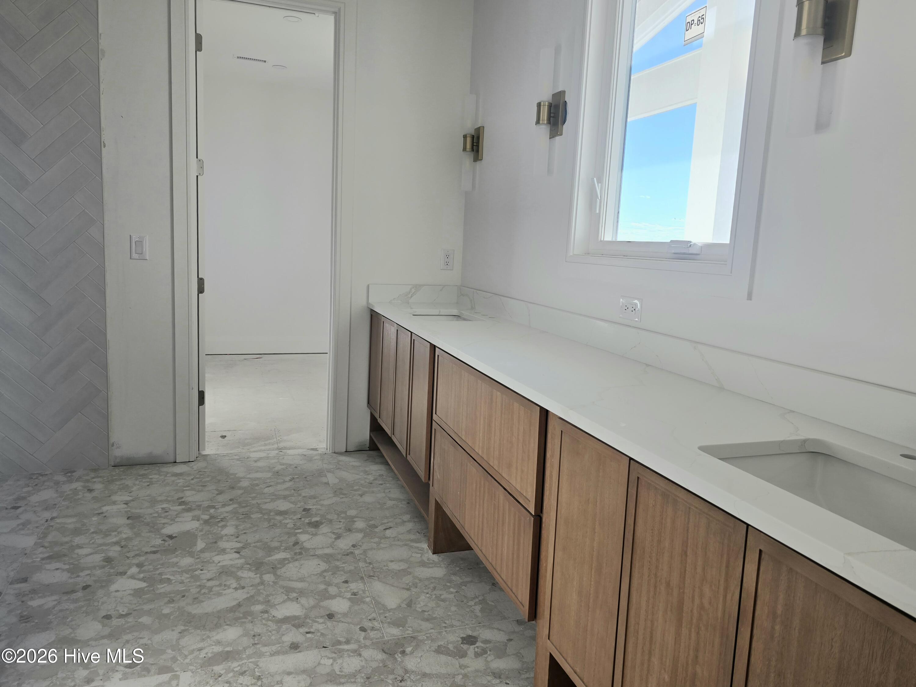 100532094 | Photo 13