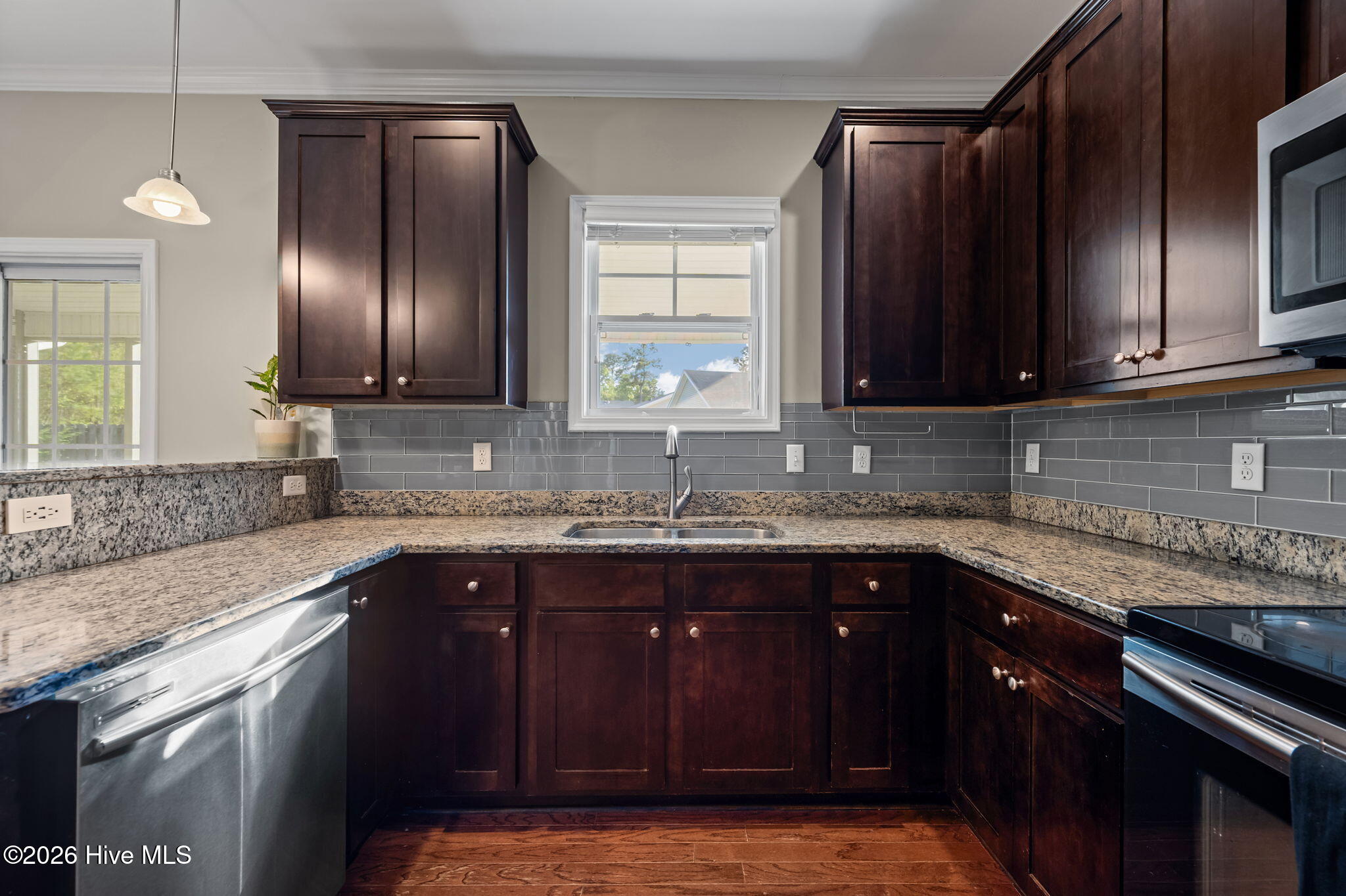 100568567 | Photo 13