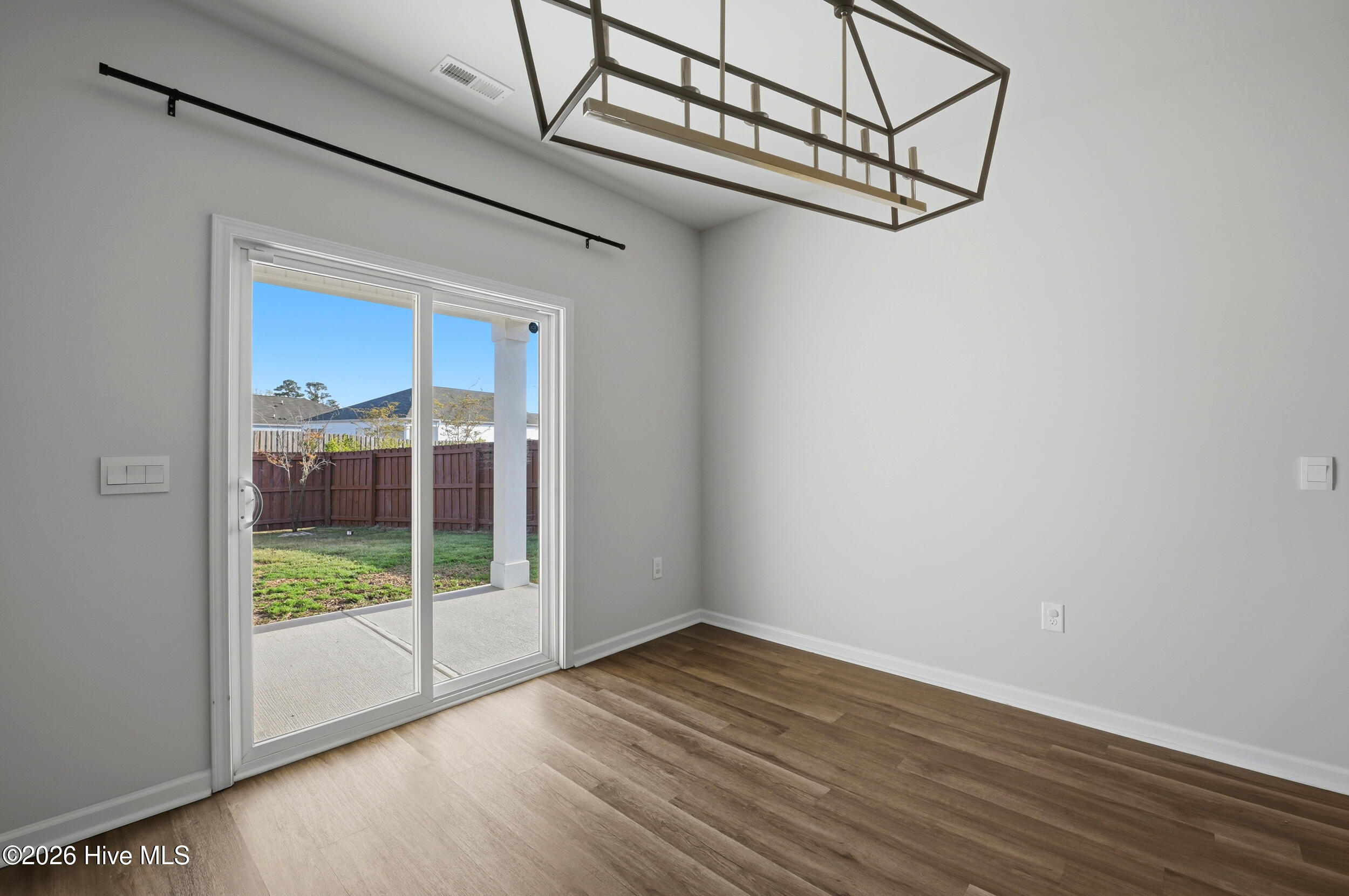 100563269 | Photo 12