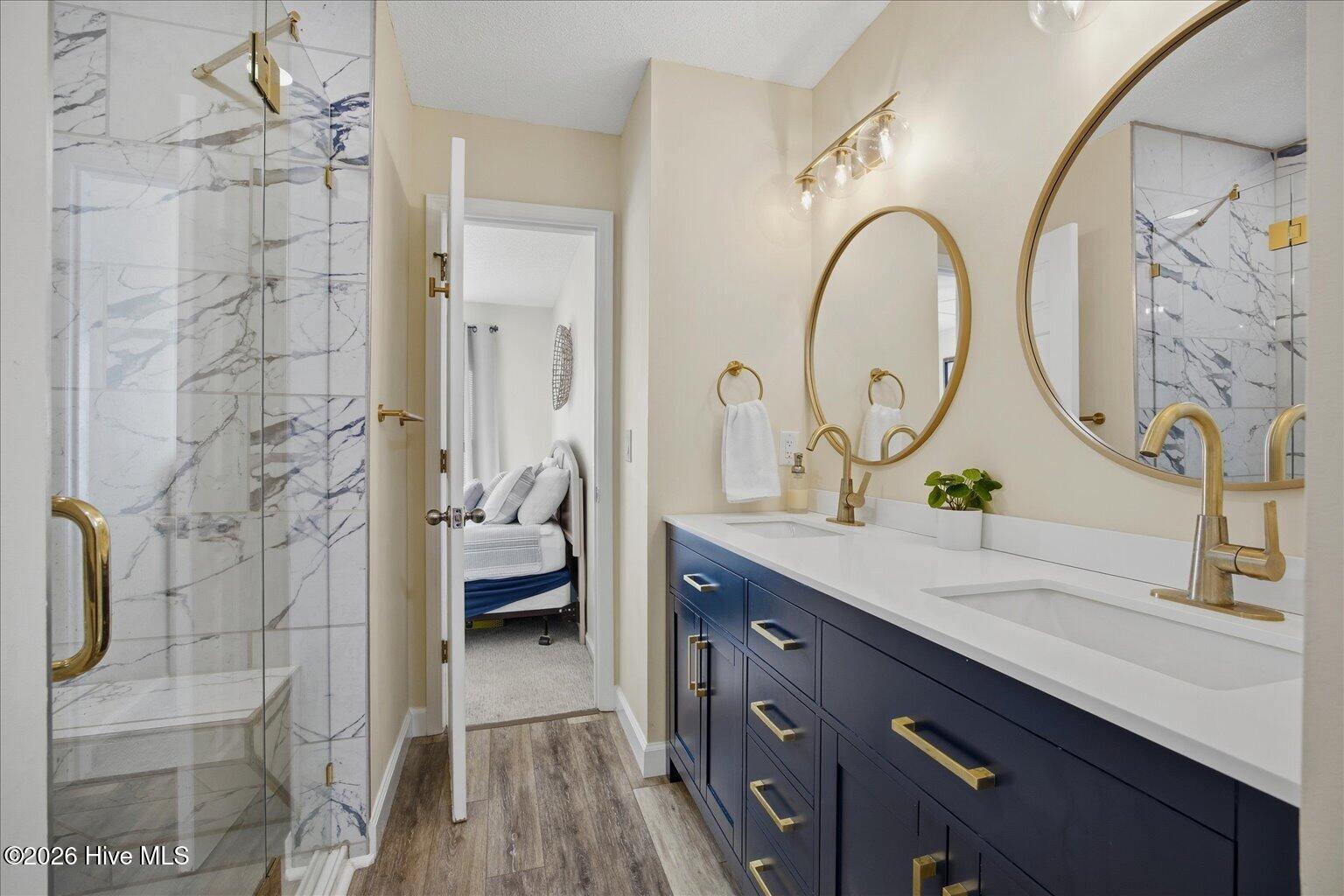 100558776 | Photo 18