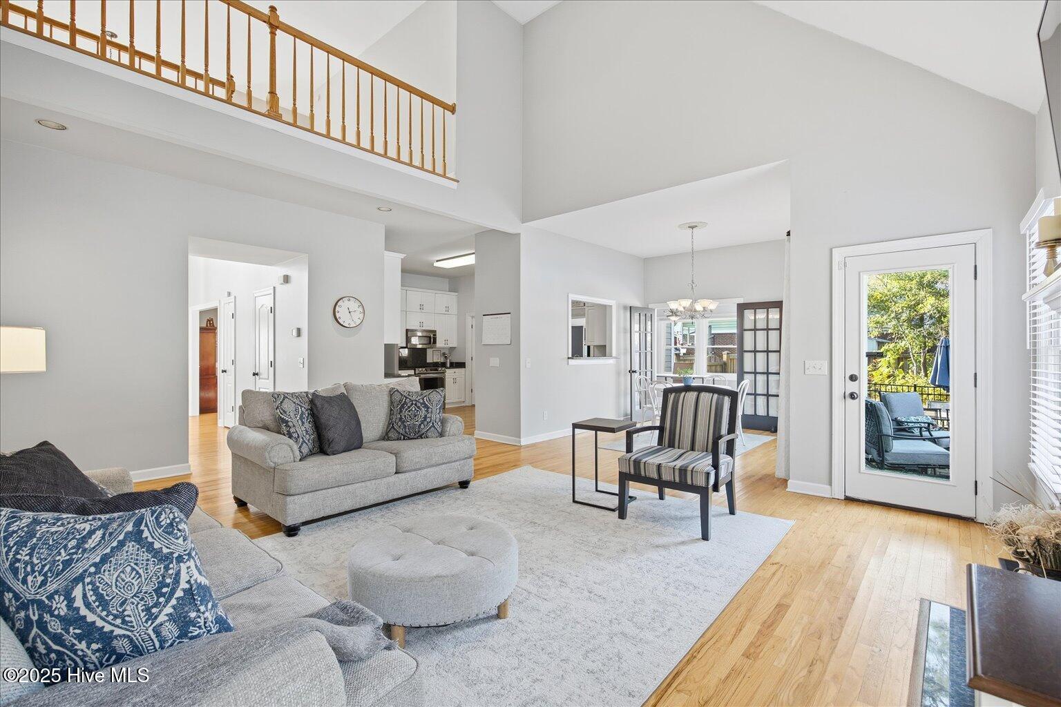 100542607 | Photo 14