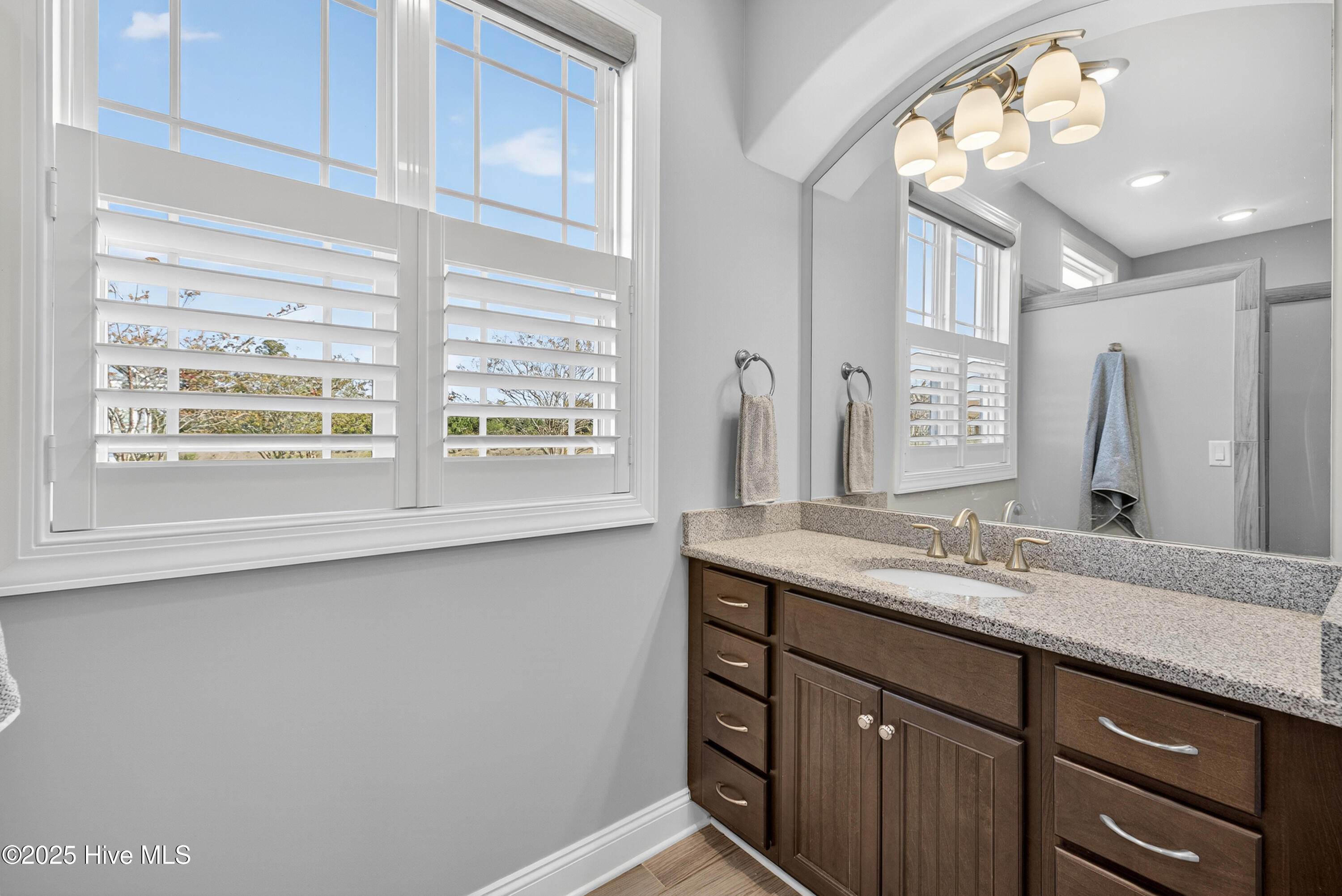 100541108 | Photo 25