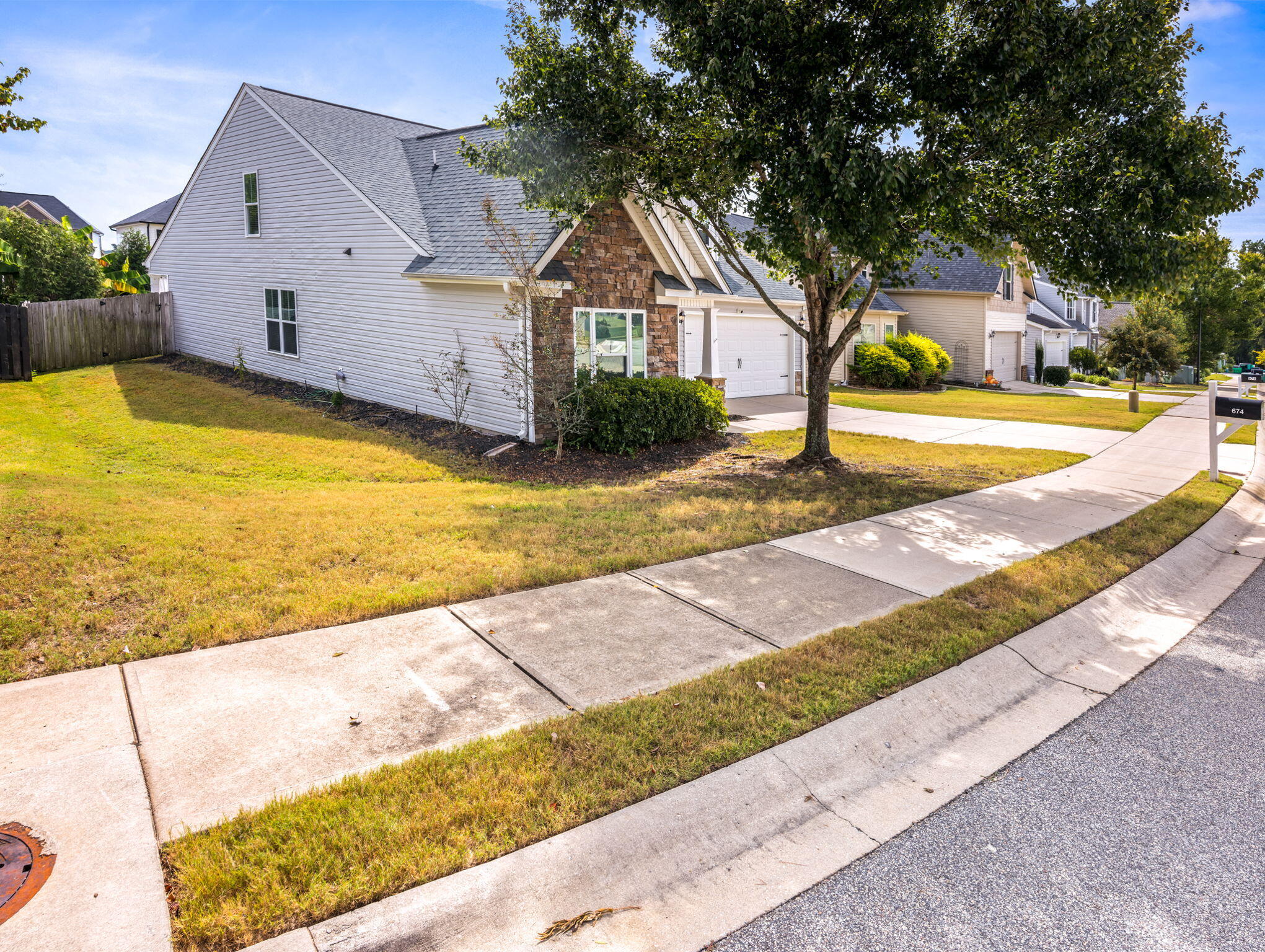 3-web-or-mls-674 Shipley Avenue-49