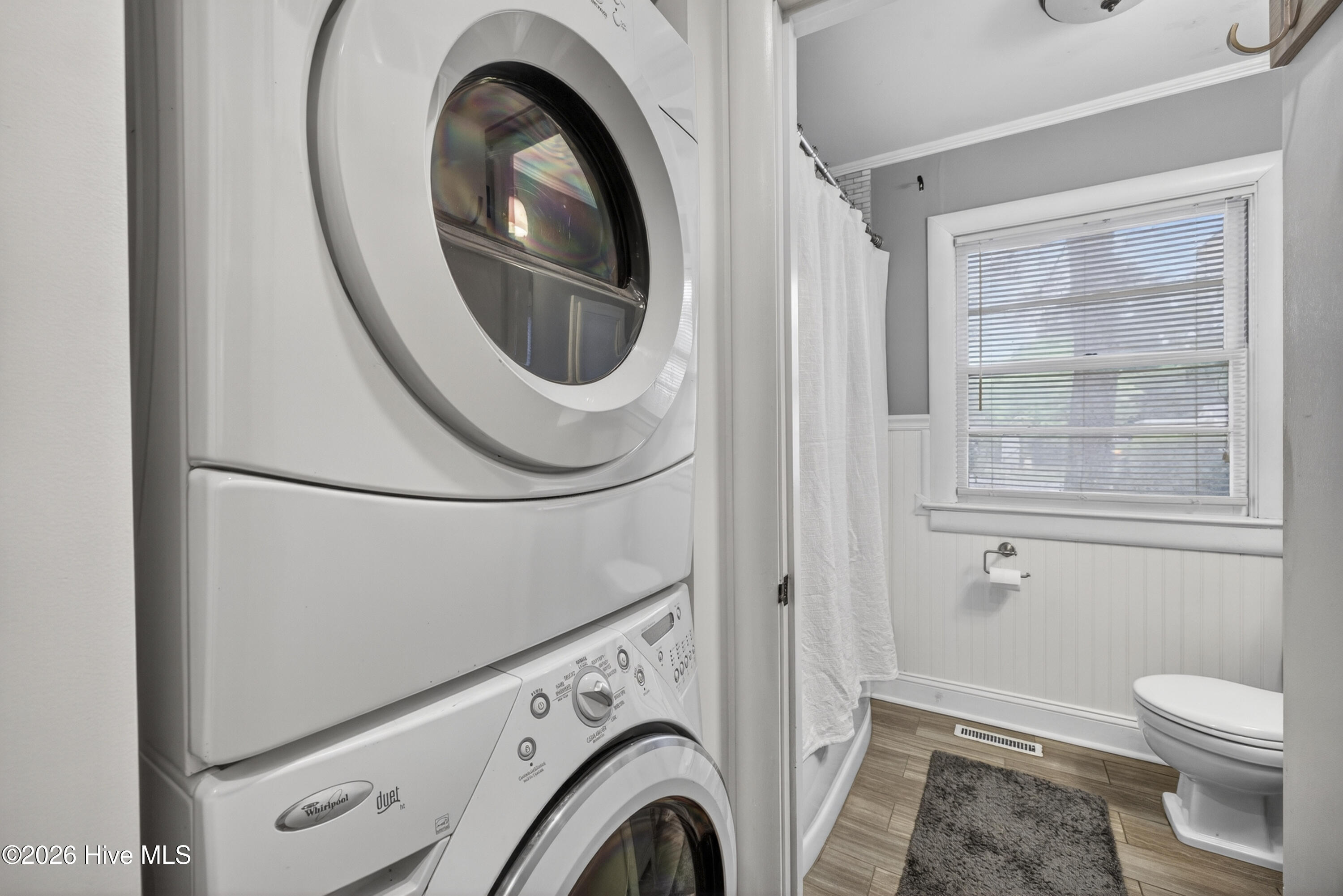 100570211 | Photo 33