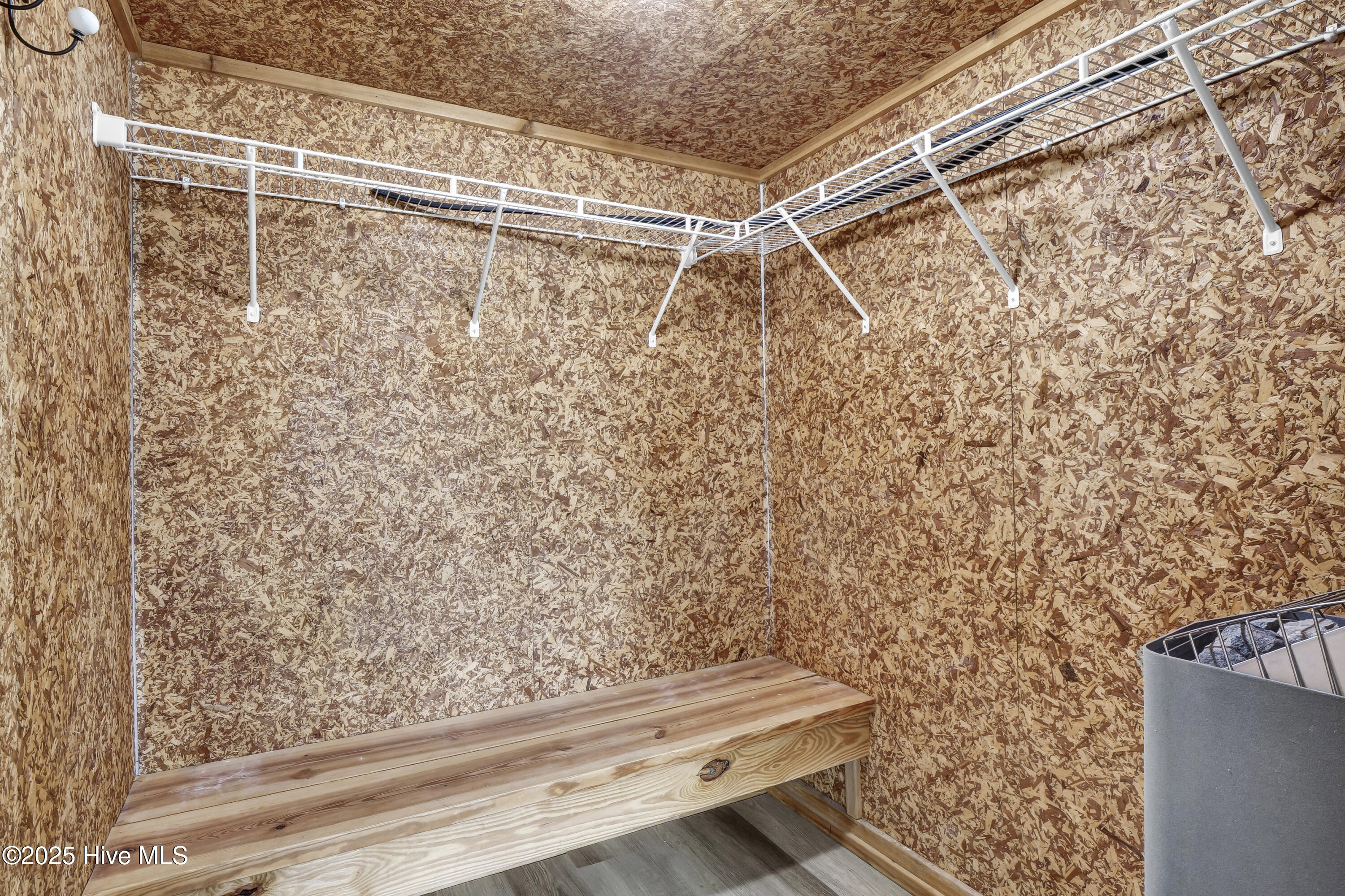 100533460 | Photo 21